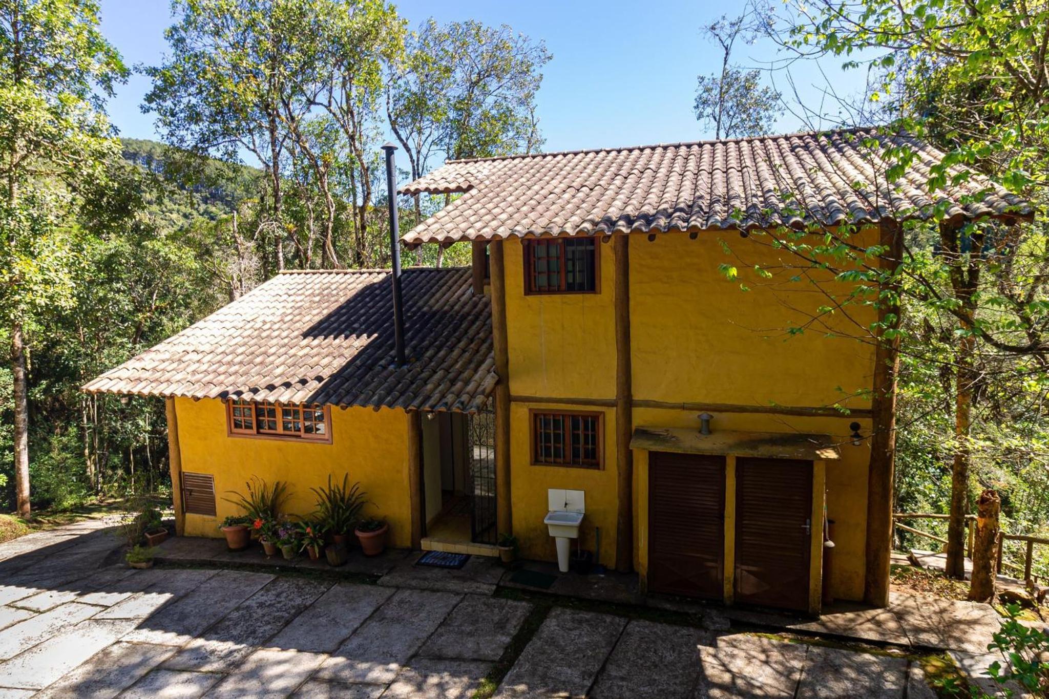 House with gourmet area near Amantikir Park