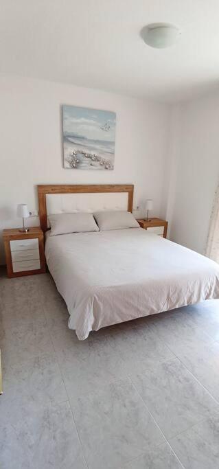 Apartamento céntrico en la playa con piscina.