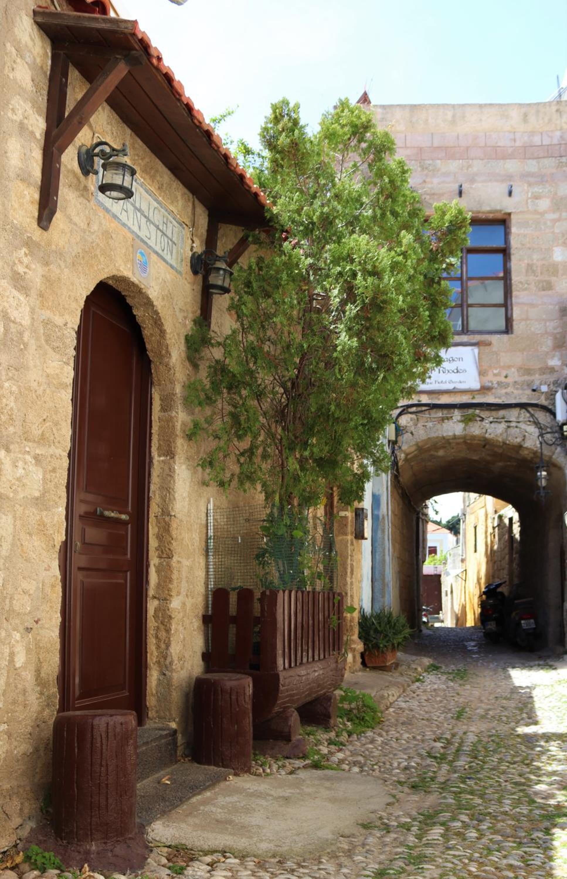 Stavros Pension