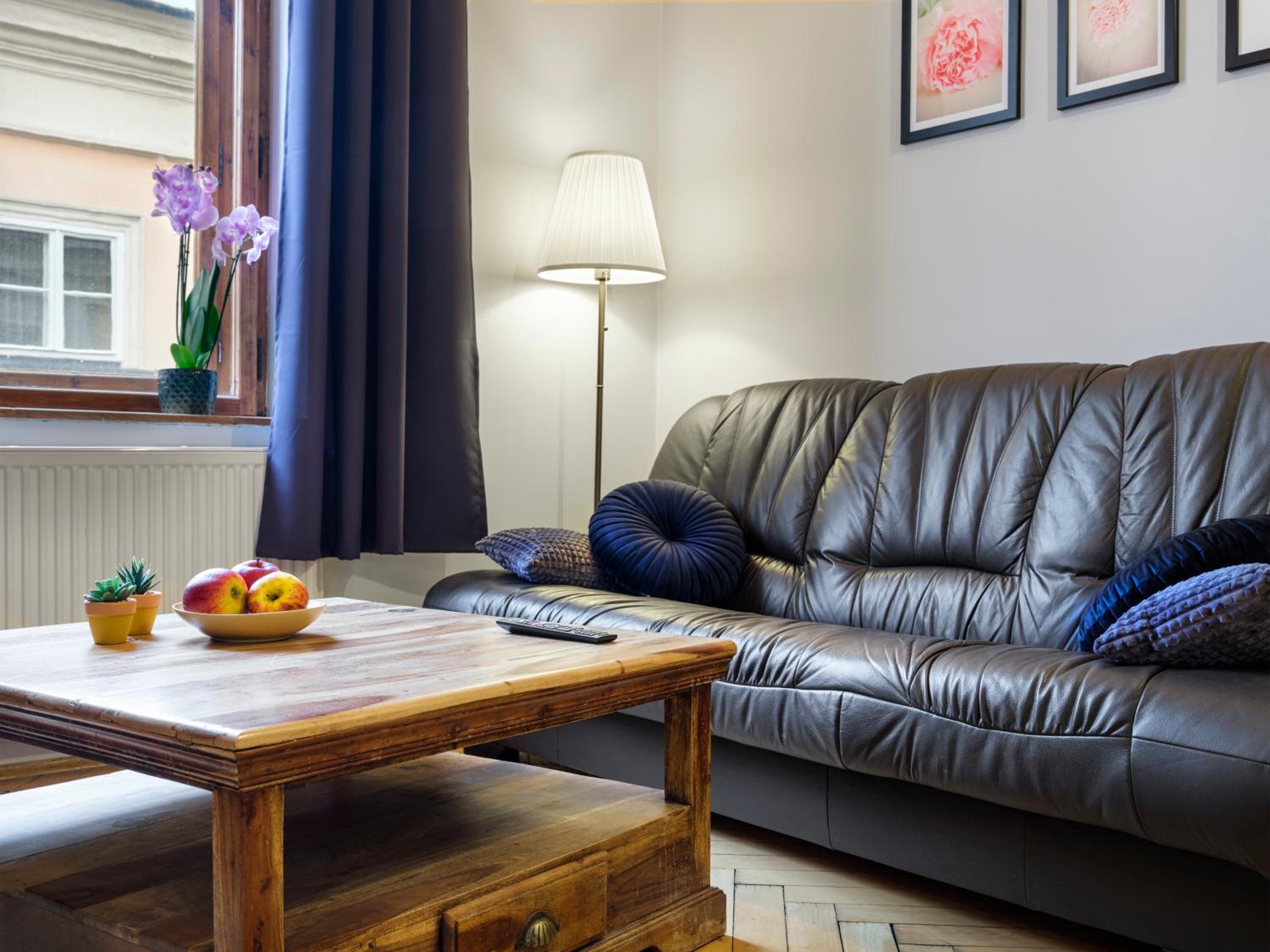 CracWoW Market Squere Apartment view 2
