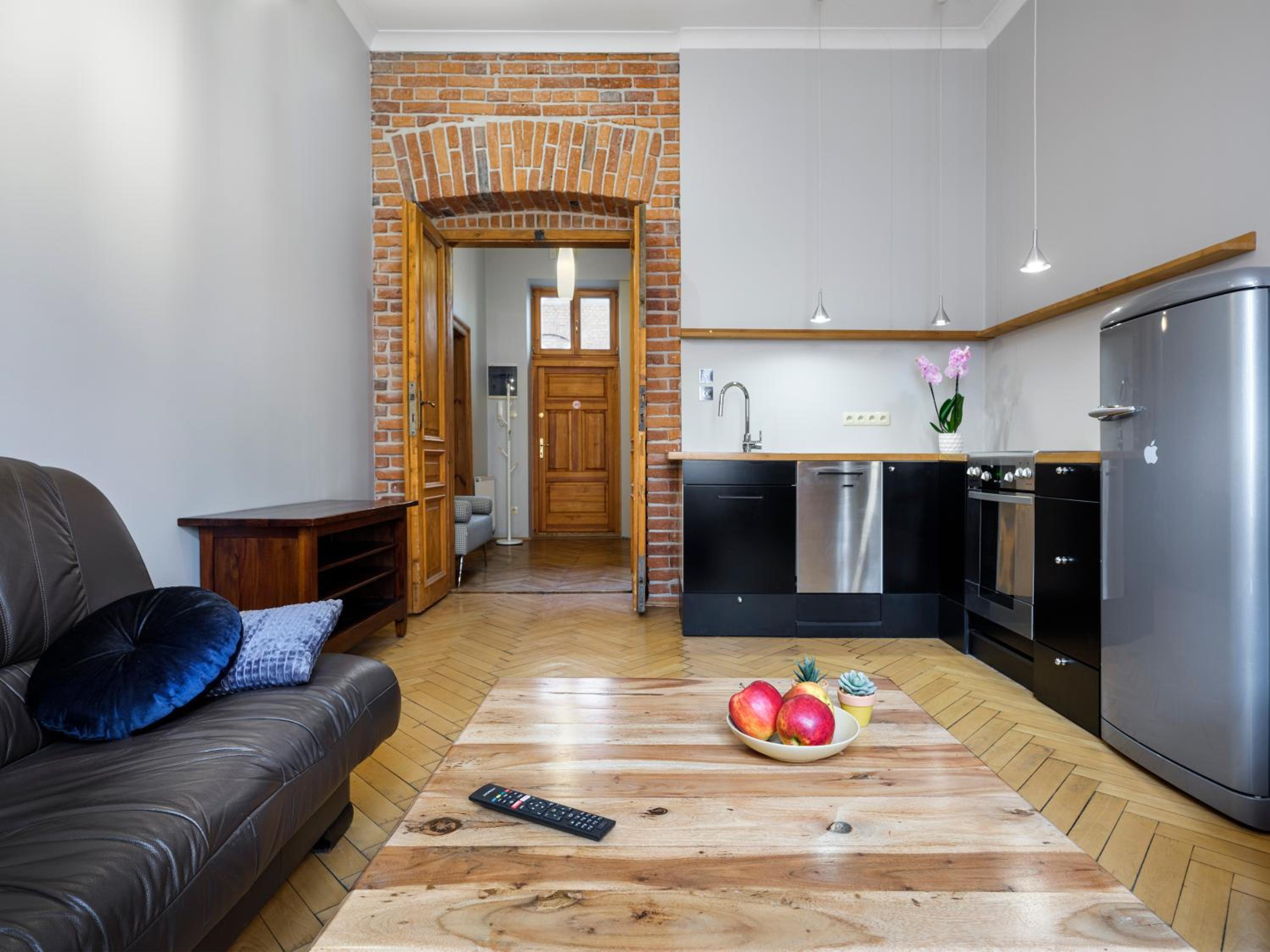 CracWoW Market Squere Apartment view 3