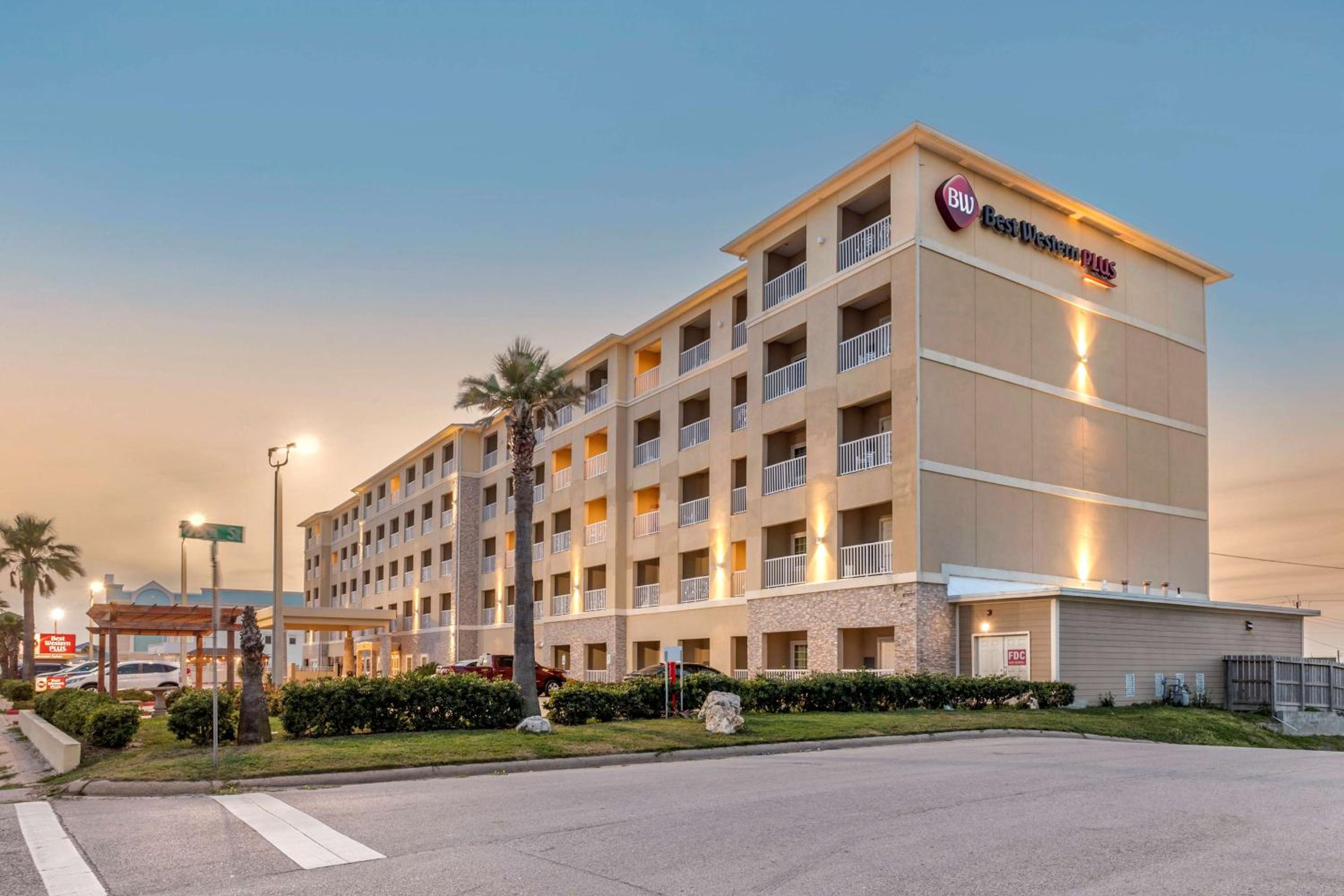Hotel Best Western Plus Galveston Suites - Image 1