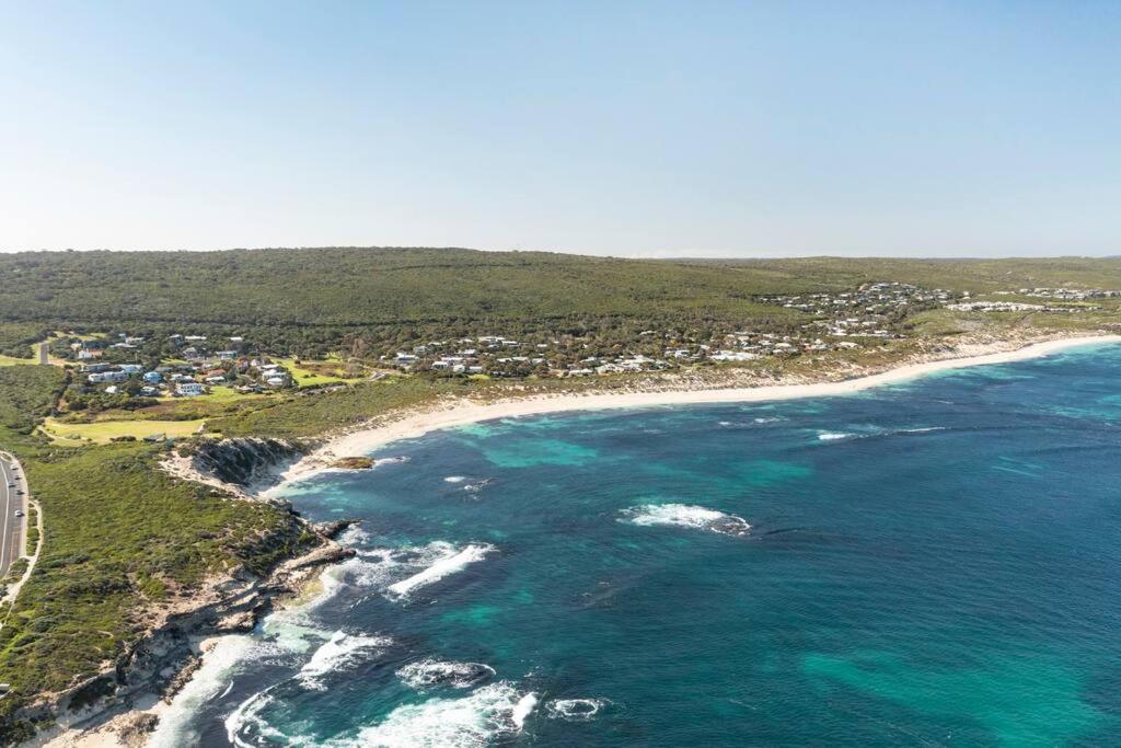 Ocean View walk to the beach & Surfers Point - Margaret River Properties