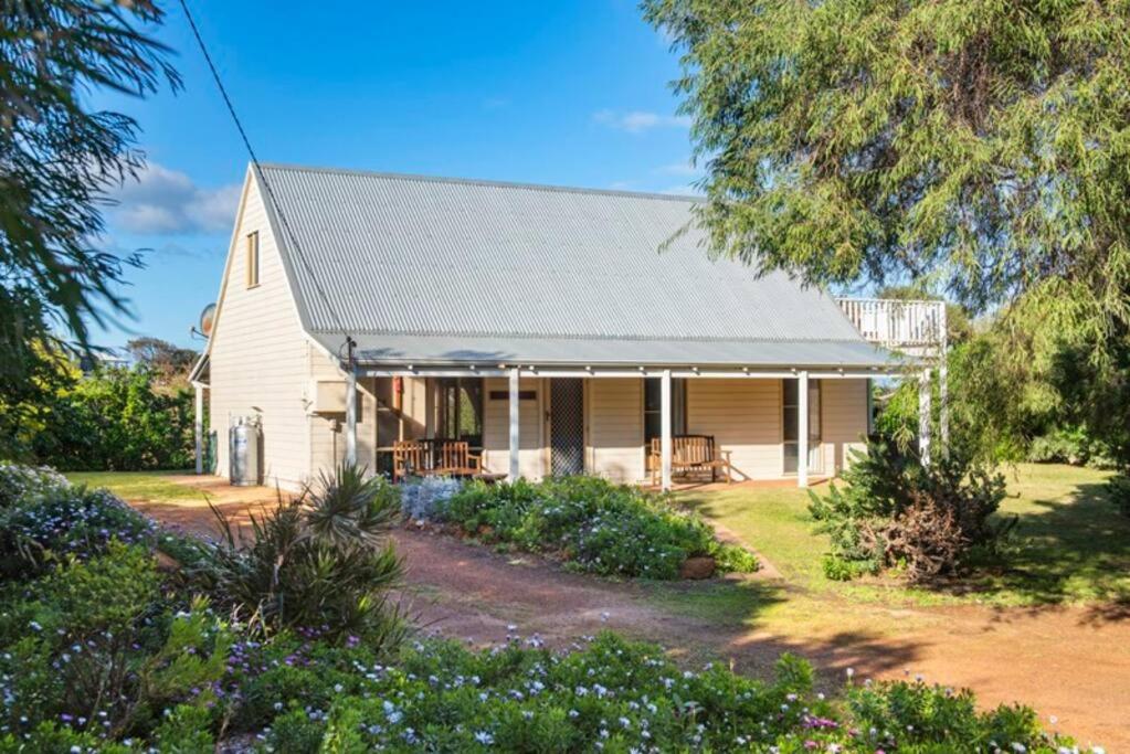 Ocean View walk to the beach & Surfers Point - Margaret River Properties