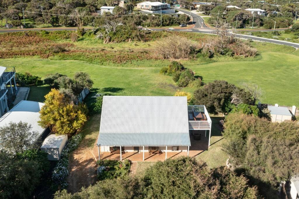 Ocean View walk to the beach & Surfers Point - Margaret River Properties