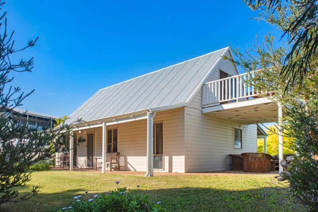 Ocean View walk to the beach & Surfers Point - Margaret River Properties