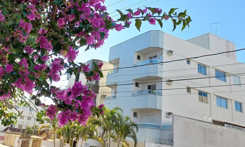 Lindo apartamento com Wi-Fi a 370m da Praia do Morro, próximo ao Marlim Azul e à Av Paris