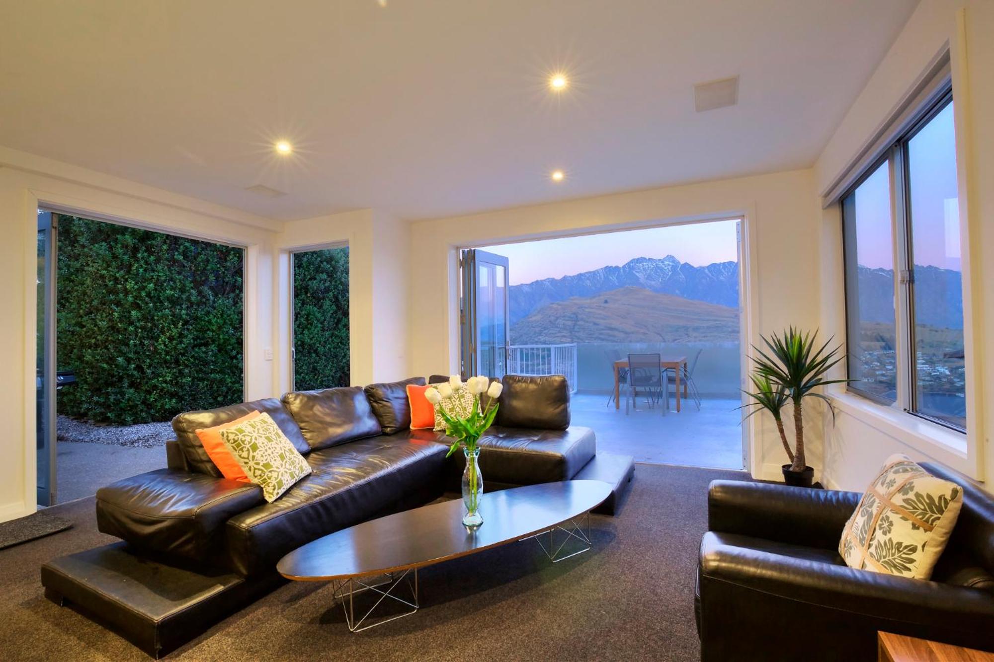 Hensman Haven - Queenstown Holiday Home view 3