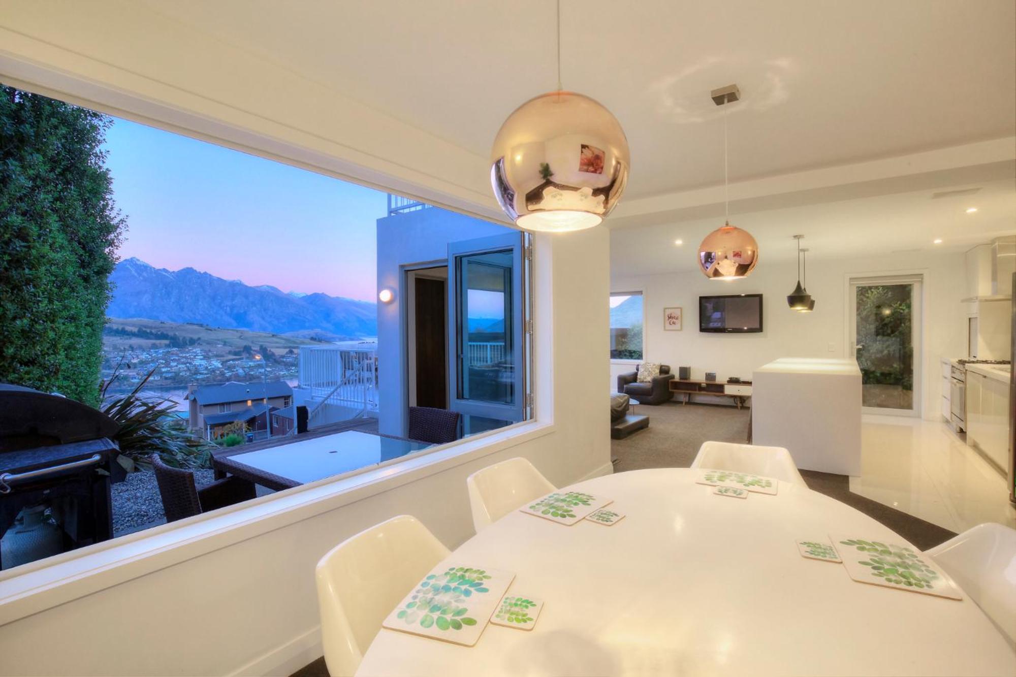 Hensman Haven - Queenstown Holiday Home view 4