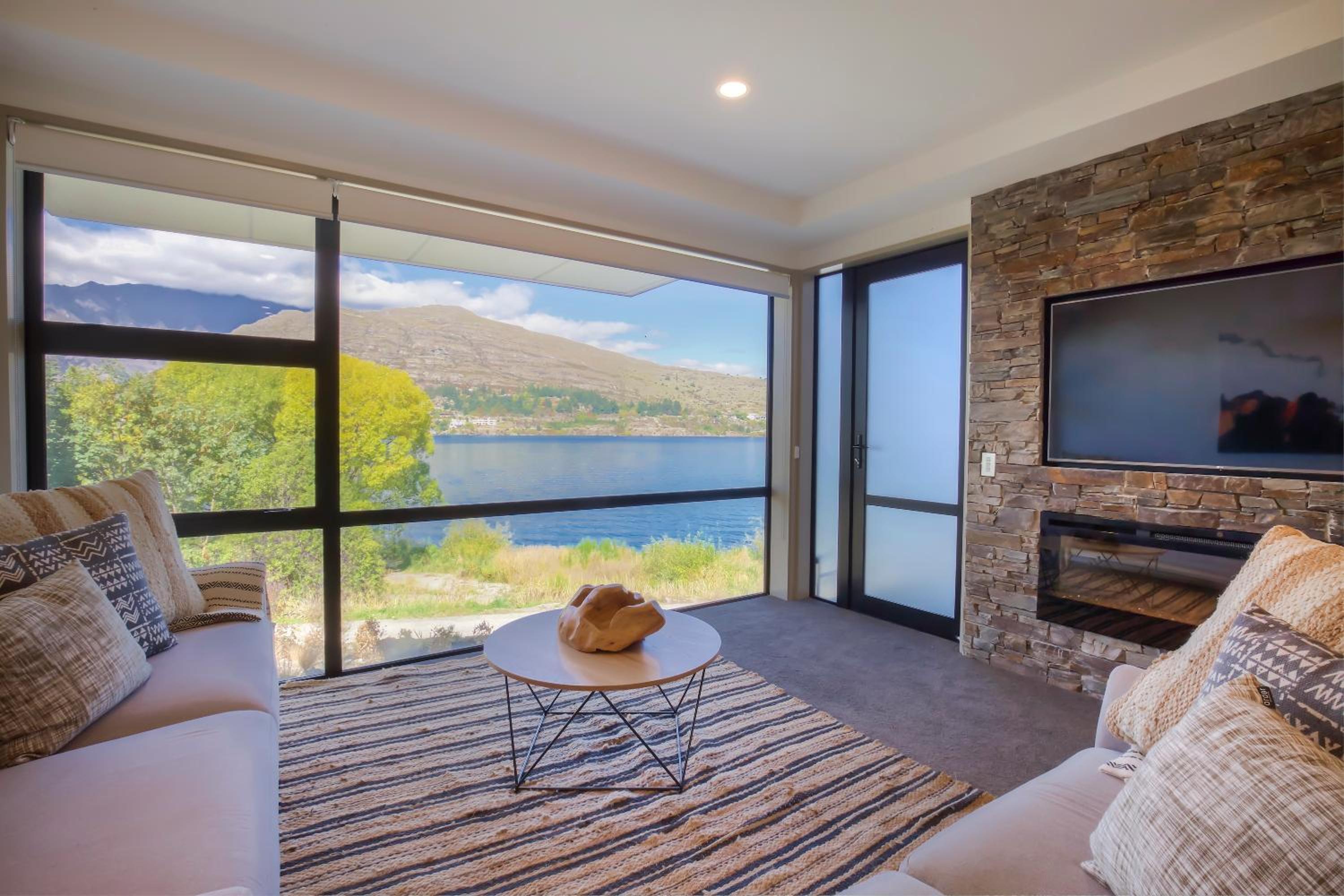 Lake View Villa - Queenstown Holiday Villa view 3