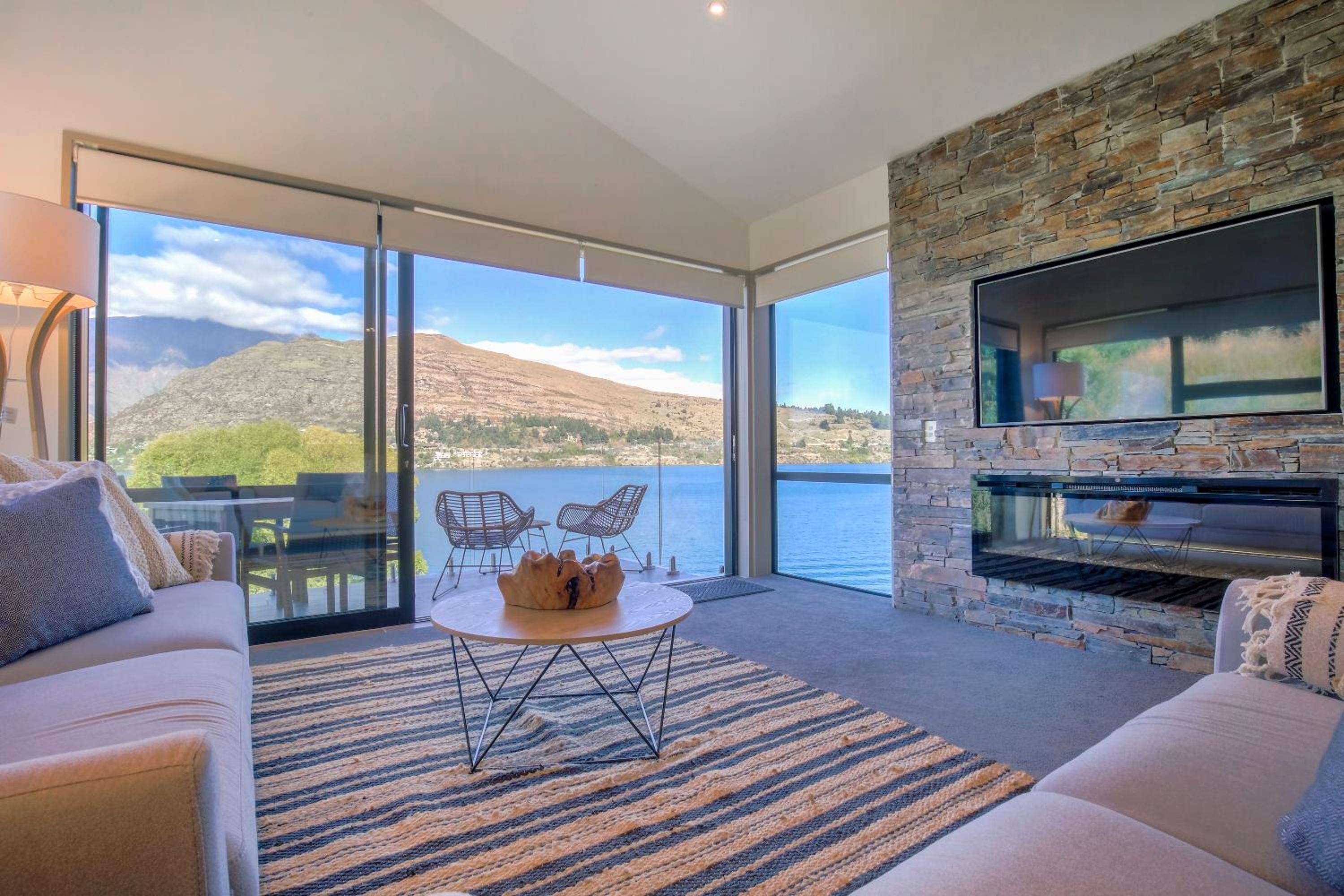 The Villa Lookout - Queenstown Holiday Villa view 3