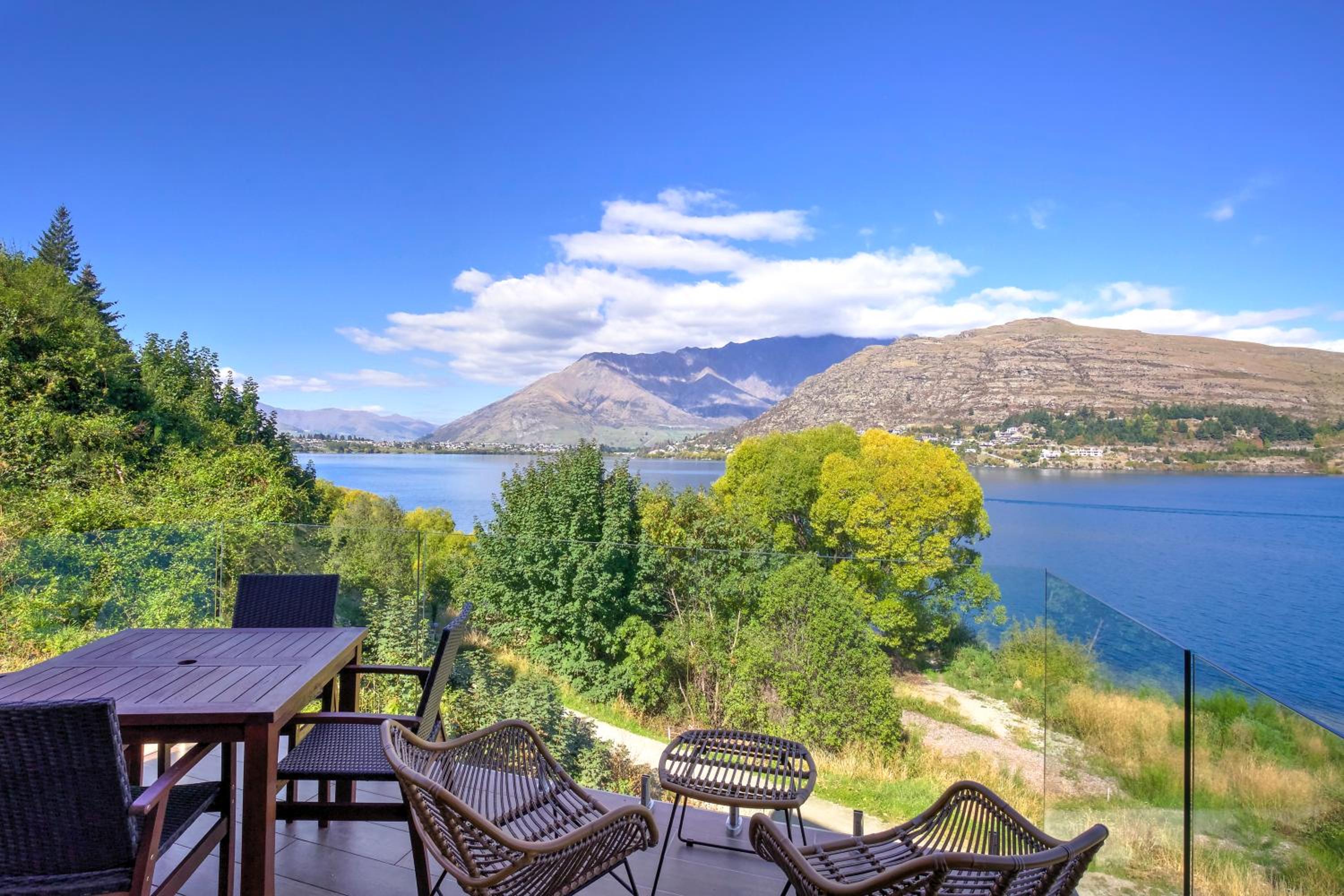 The Villa Lookout - Queenstown Holiday Villa view 4