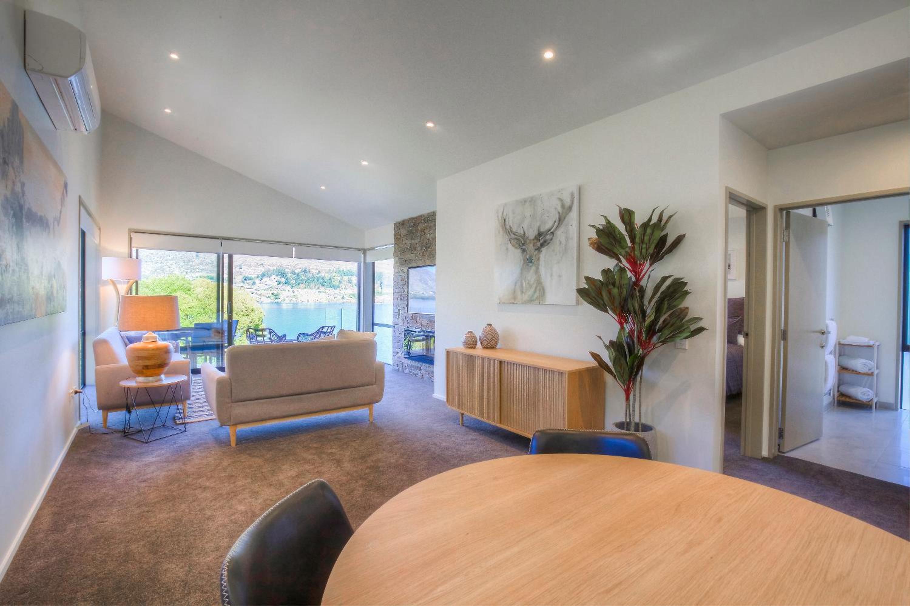 The Villa Lookout - Queenstown Holiday Villa view 5