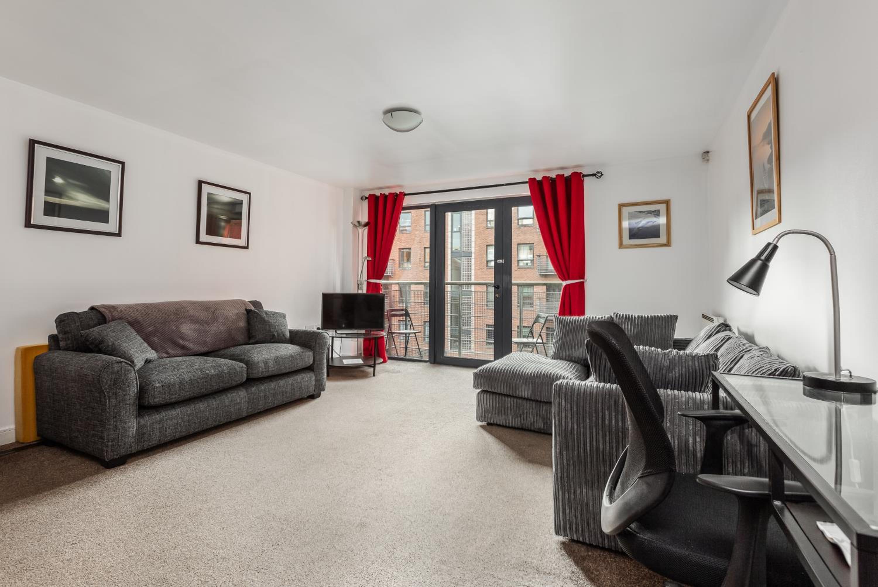 Liverpool City Centre Apartments - East Village view 3