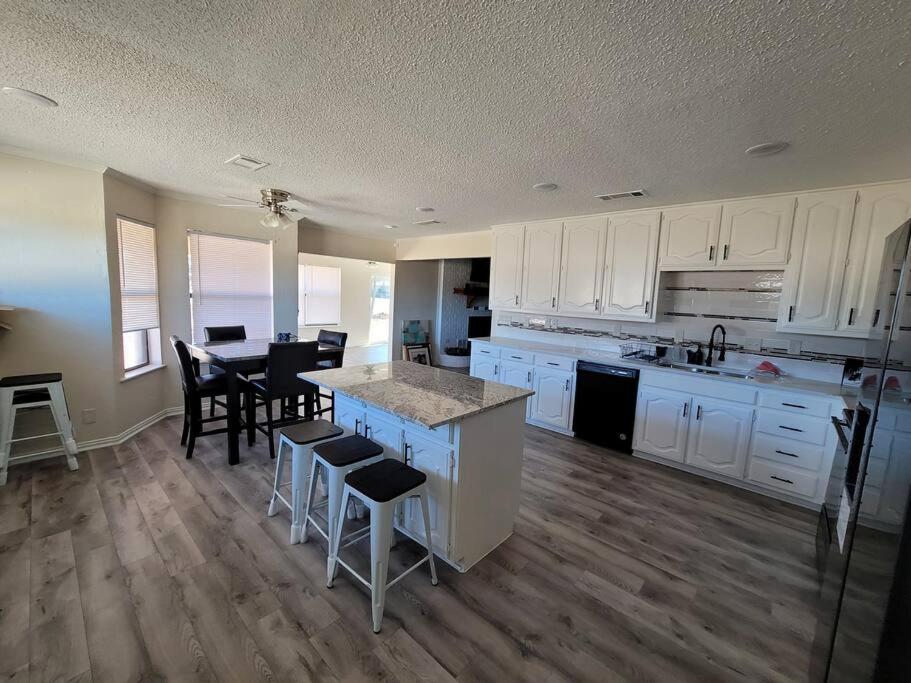 Modern 10 Acre Horse Ranch-Walk to Lake Ray Robert view 2