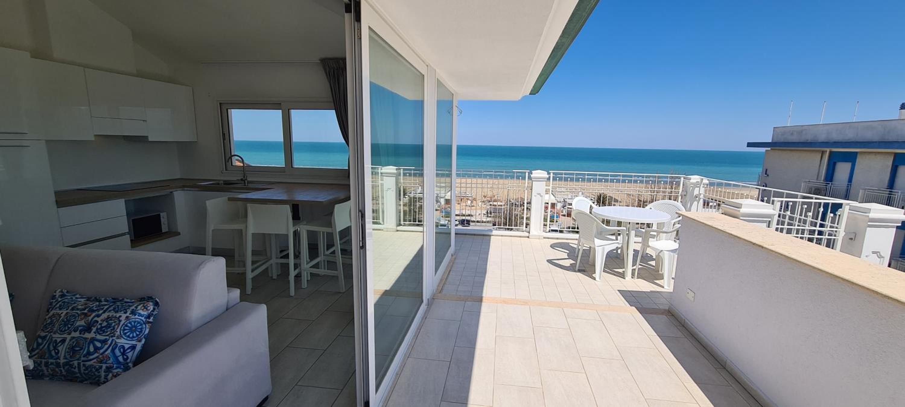 Rubino Smart Stay - Ideale per ragazzi - a 100m dal Mare - P r a t u r e c c i Group view 2