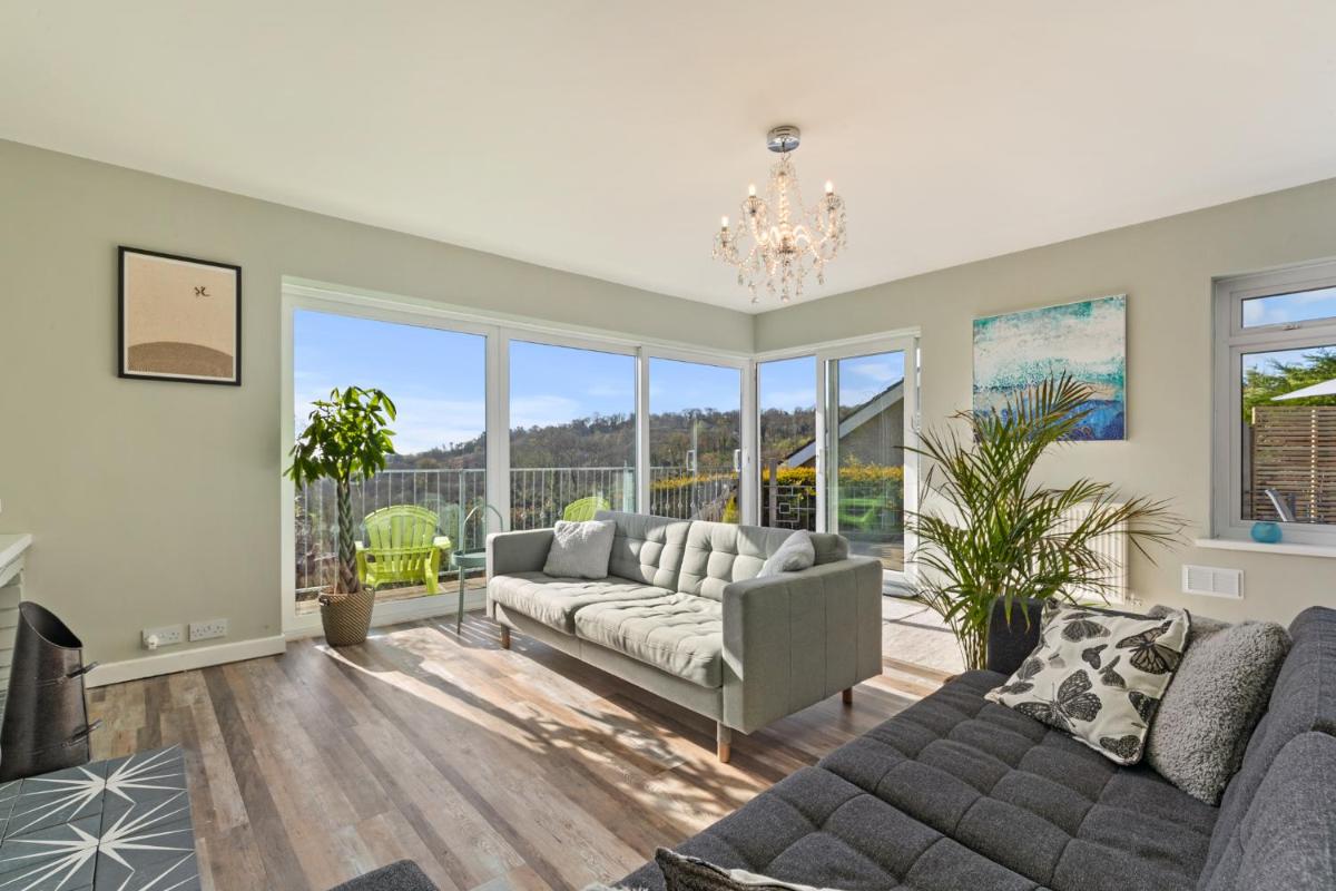 Solace - Beautiful Cottage, Views over the Wooded Valley view 3