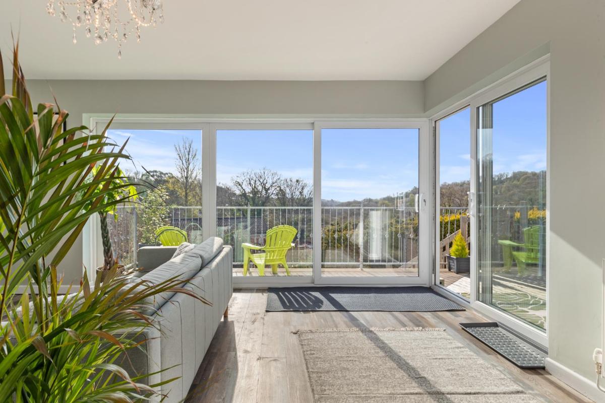 Solace - Beautiful Cottage, Views over the Wooded Valley view 4