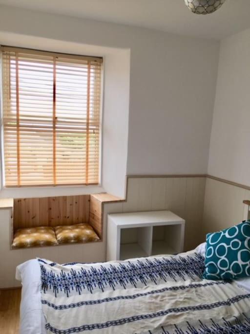 The Mexico Inn, Flat One