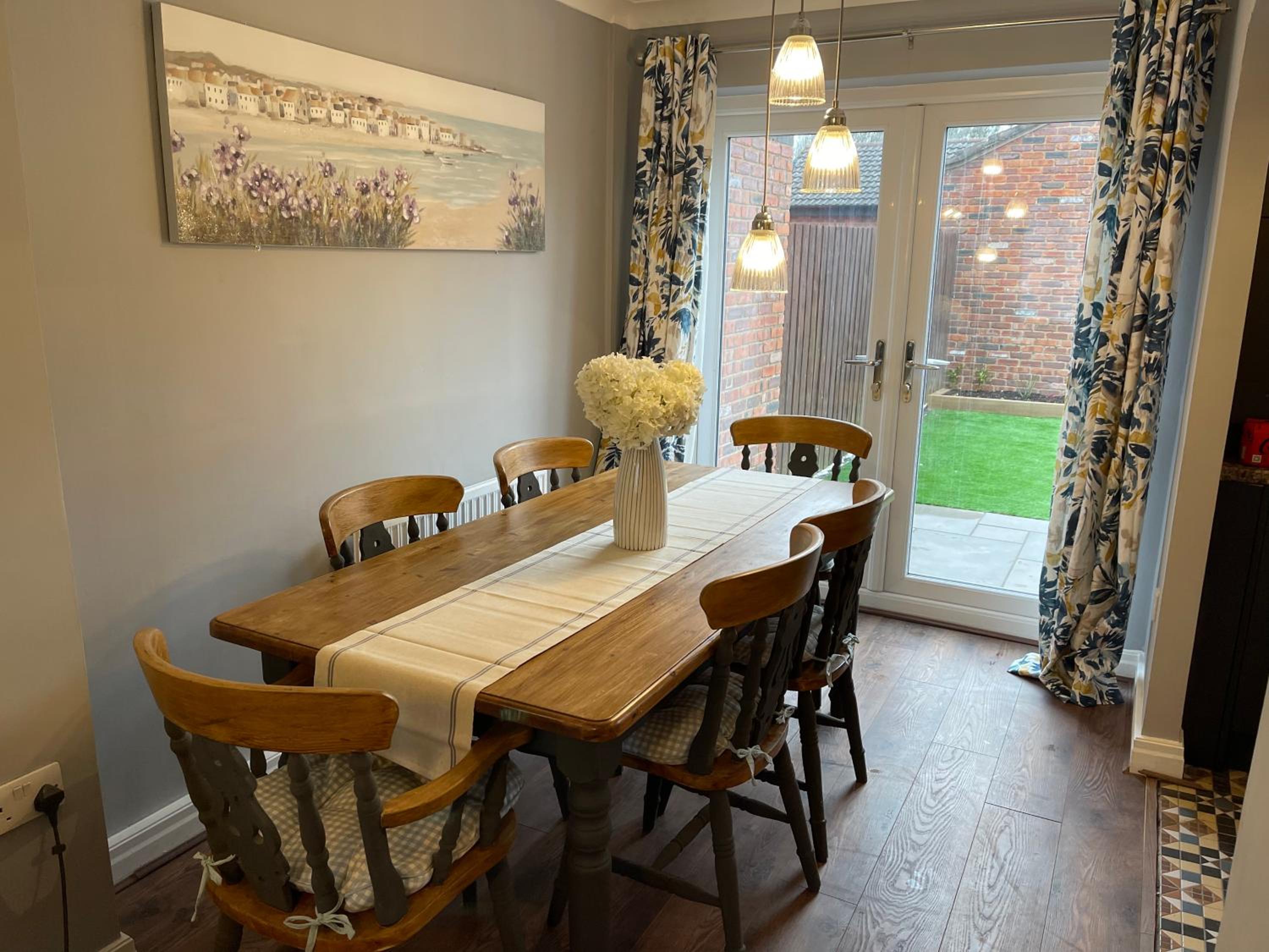 Tranquil 3 bedroom town house with Sky Sports