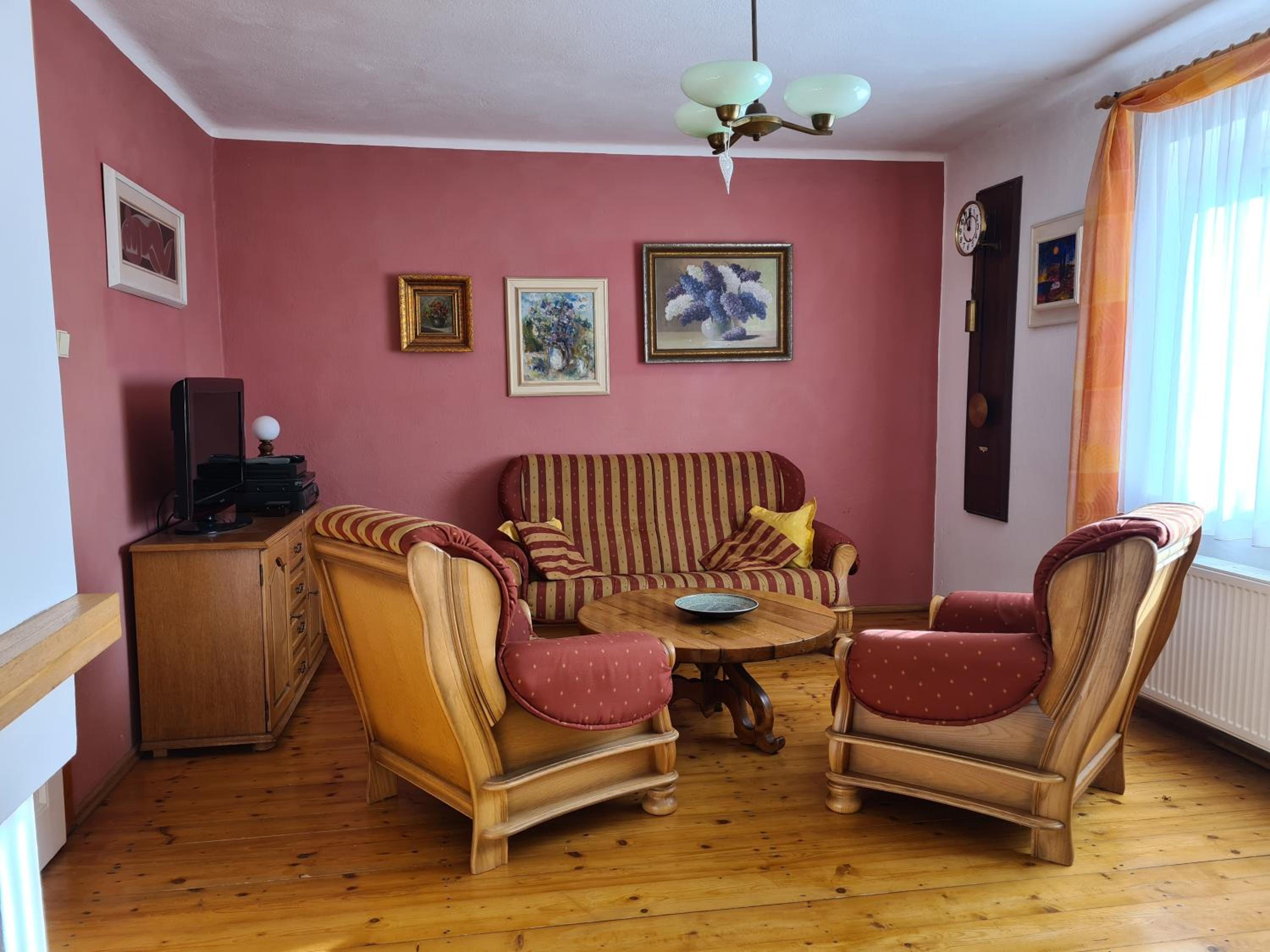 Cottage next Svihov castle view 5