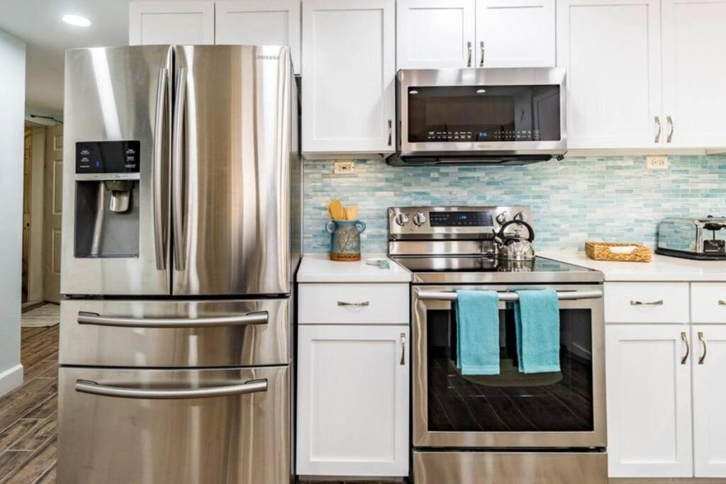 Bristol 1107-Beachfront Updated On-site Restaurants Resort Sleeps 9 view 2