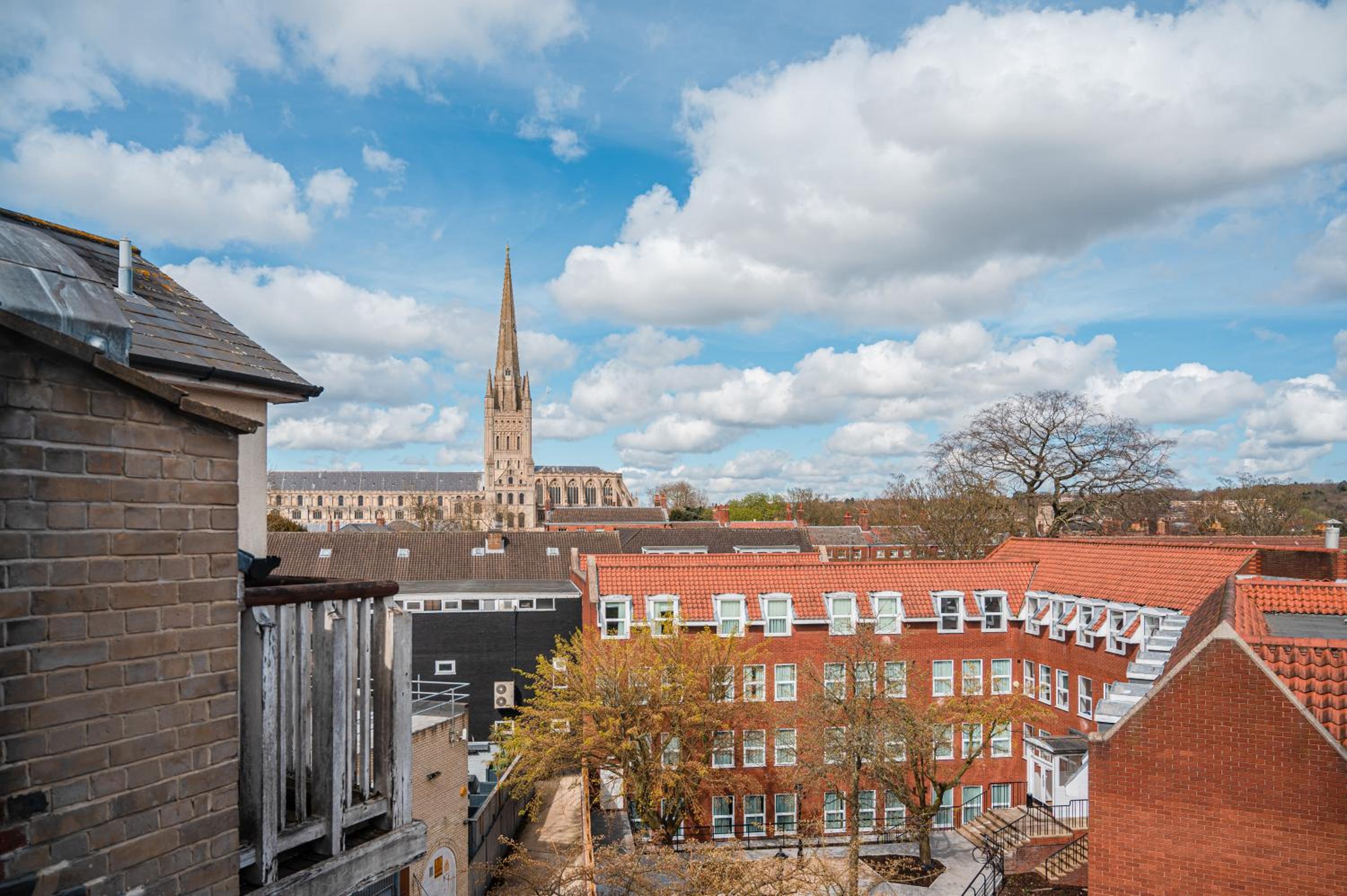 Cosy and Beautiful 2BR Condo with Amazing Cathedral Views view 3