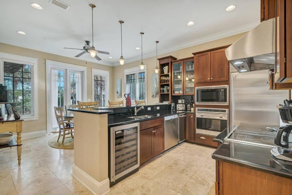 Beachclub Cottage 23 -Upscale Luxury-Privacy-2-Kings-5 minute walk to Beach view 4
