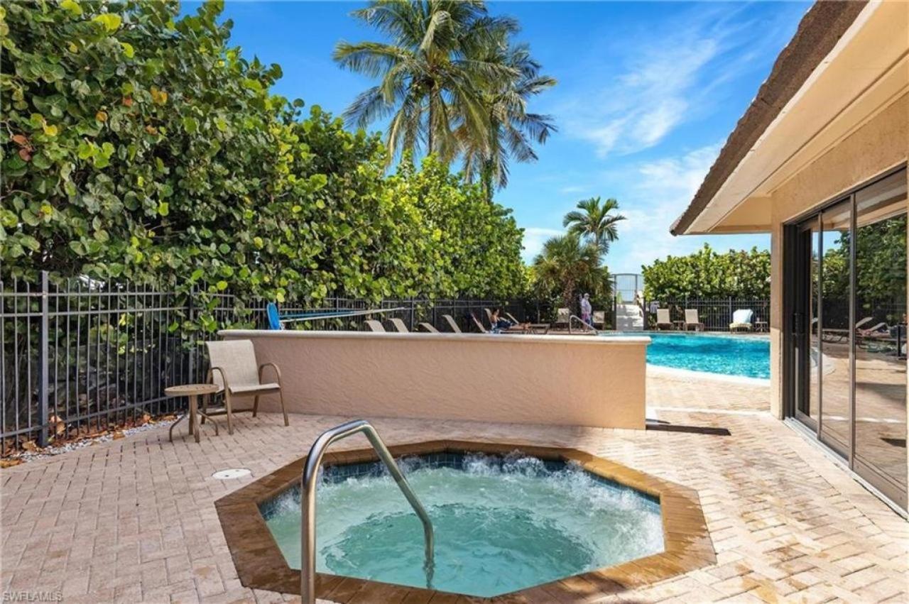 The "Sea-Winds" I Renovated Beachfront 2 Bed 2 Bath Condo view 5