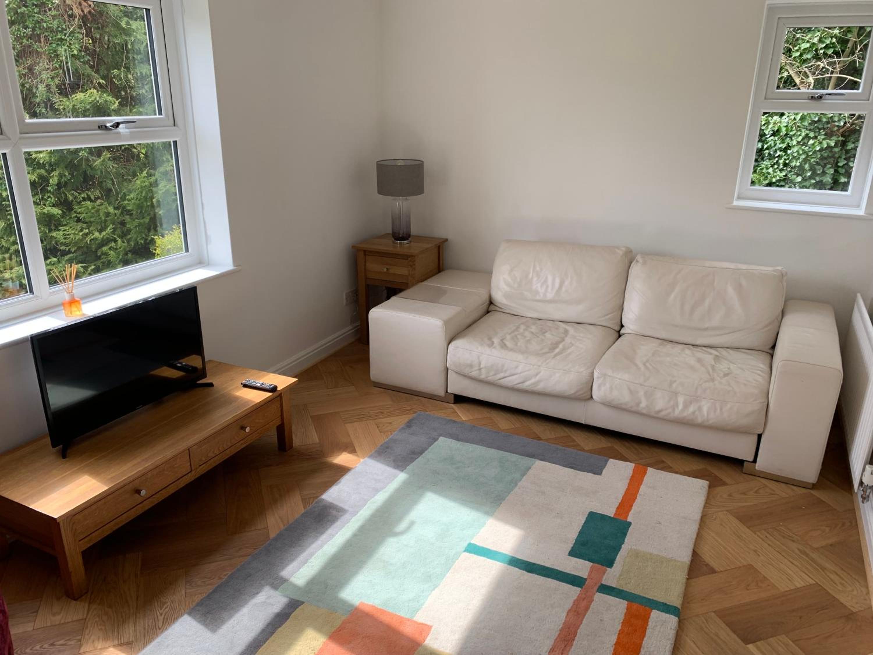 Headingley-Weetwood - Well equipped apartment set in natural woodland view 3