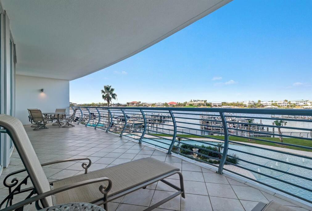 Hotel Bella Luna 207 - Spectacular views of Ole River & Private Boat Slip Available*! - Image 1