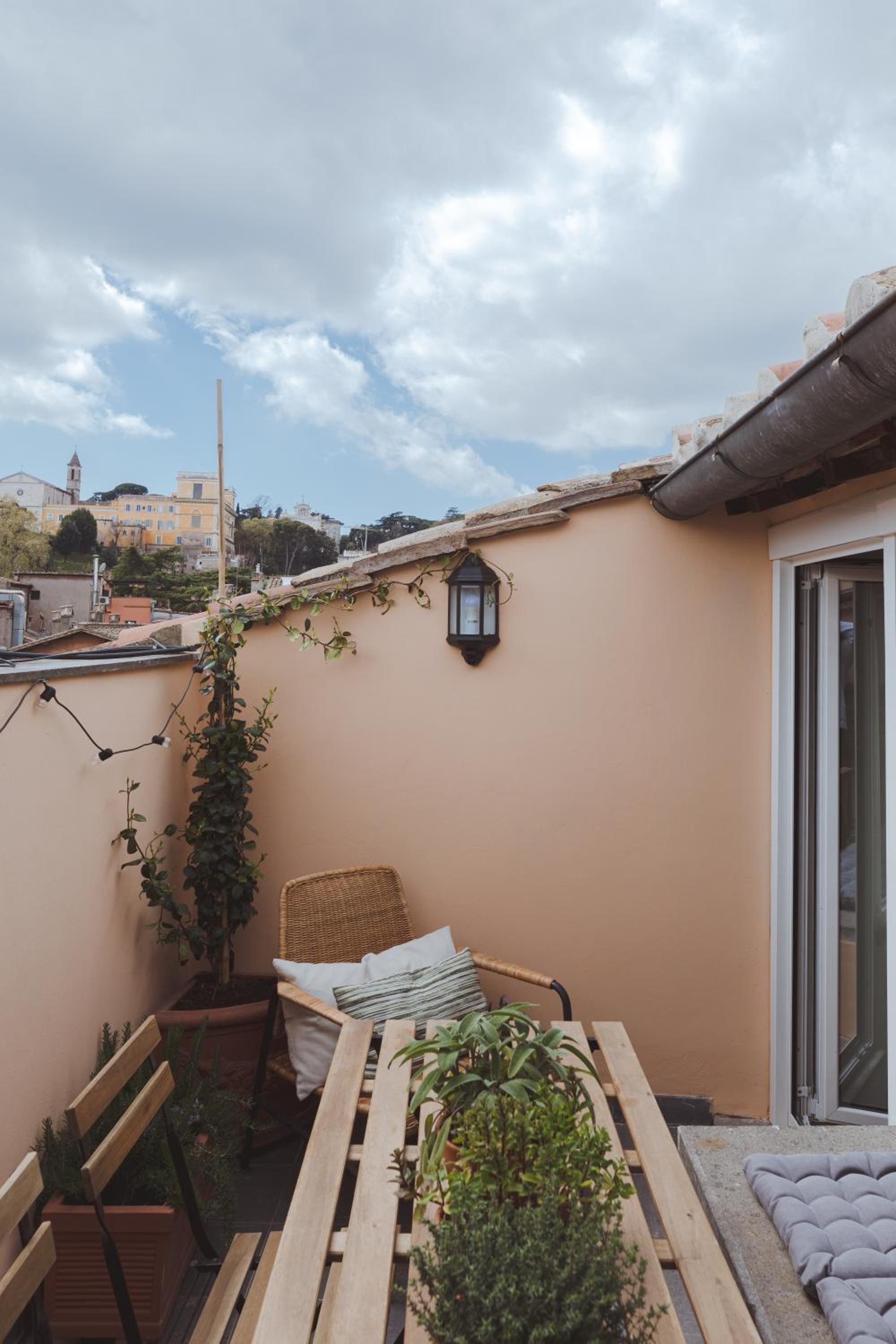 Amazing apartments with terrace or rooftop in Trastevere