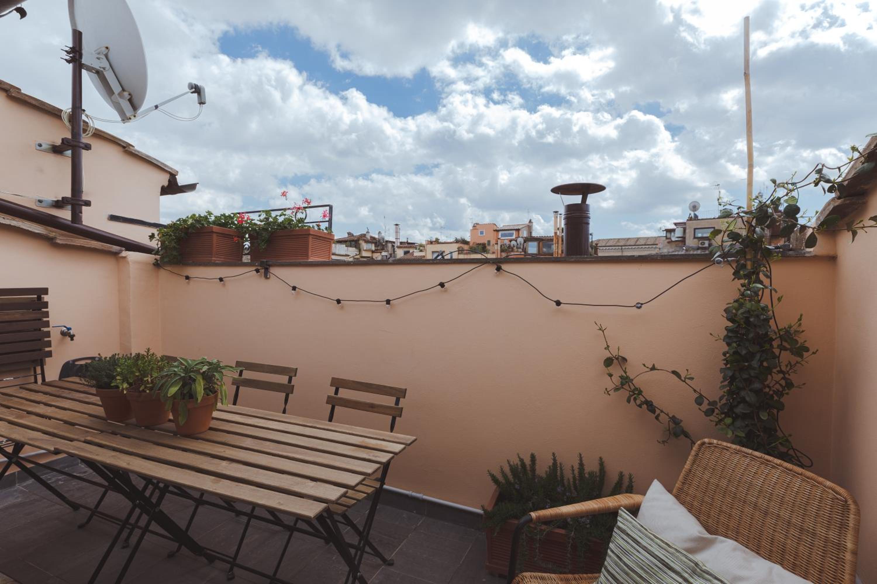 Amazing apartments with terrace or rooftop in Trastevere