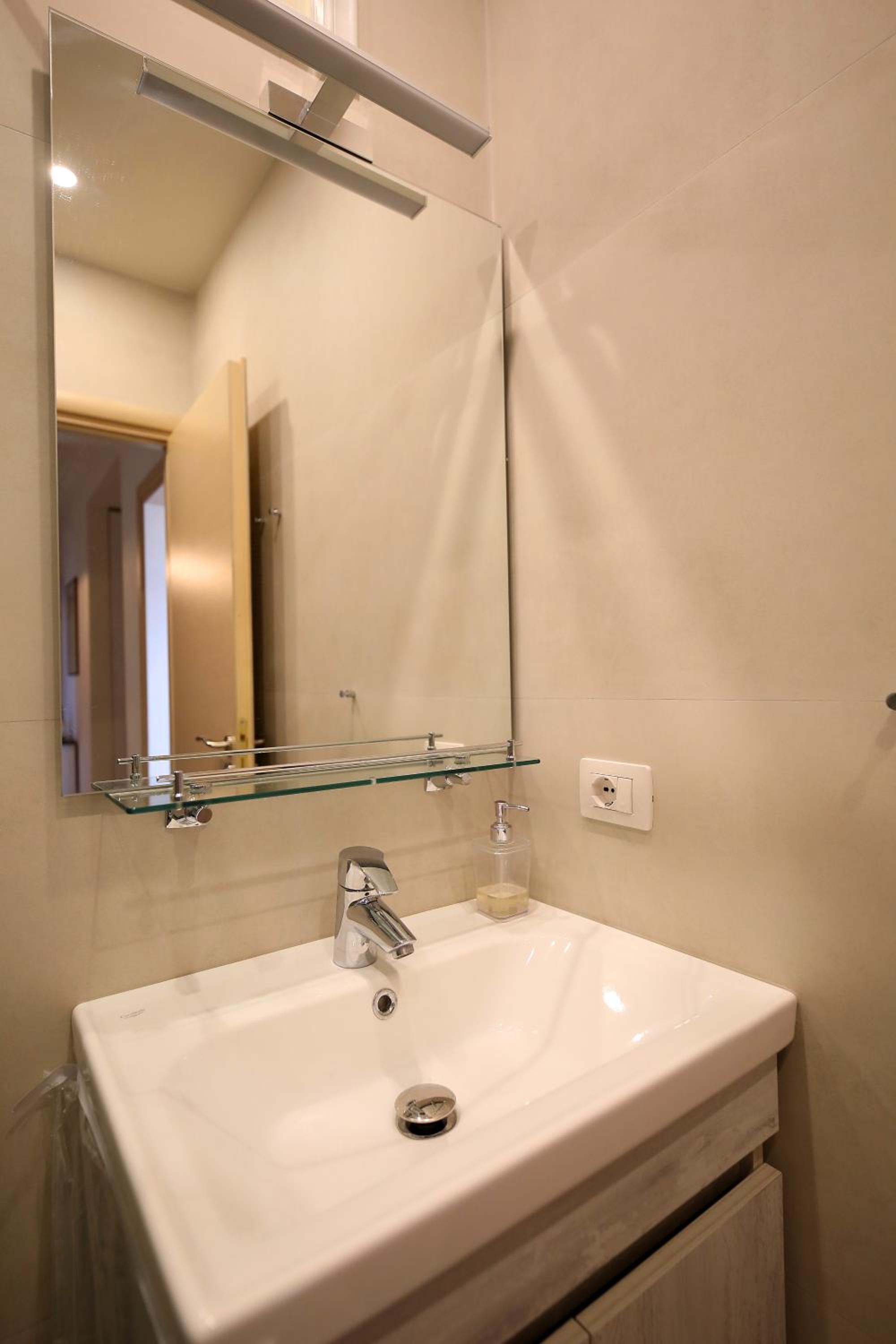 On the Beach (literally) stylish apartment with free P