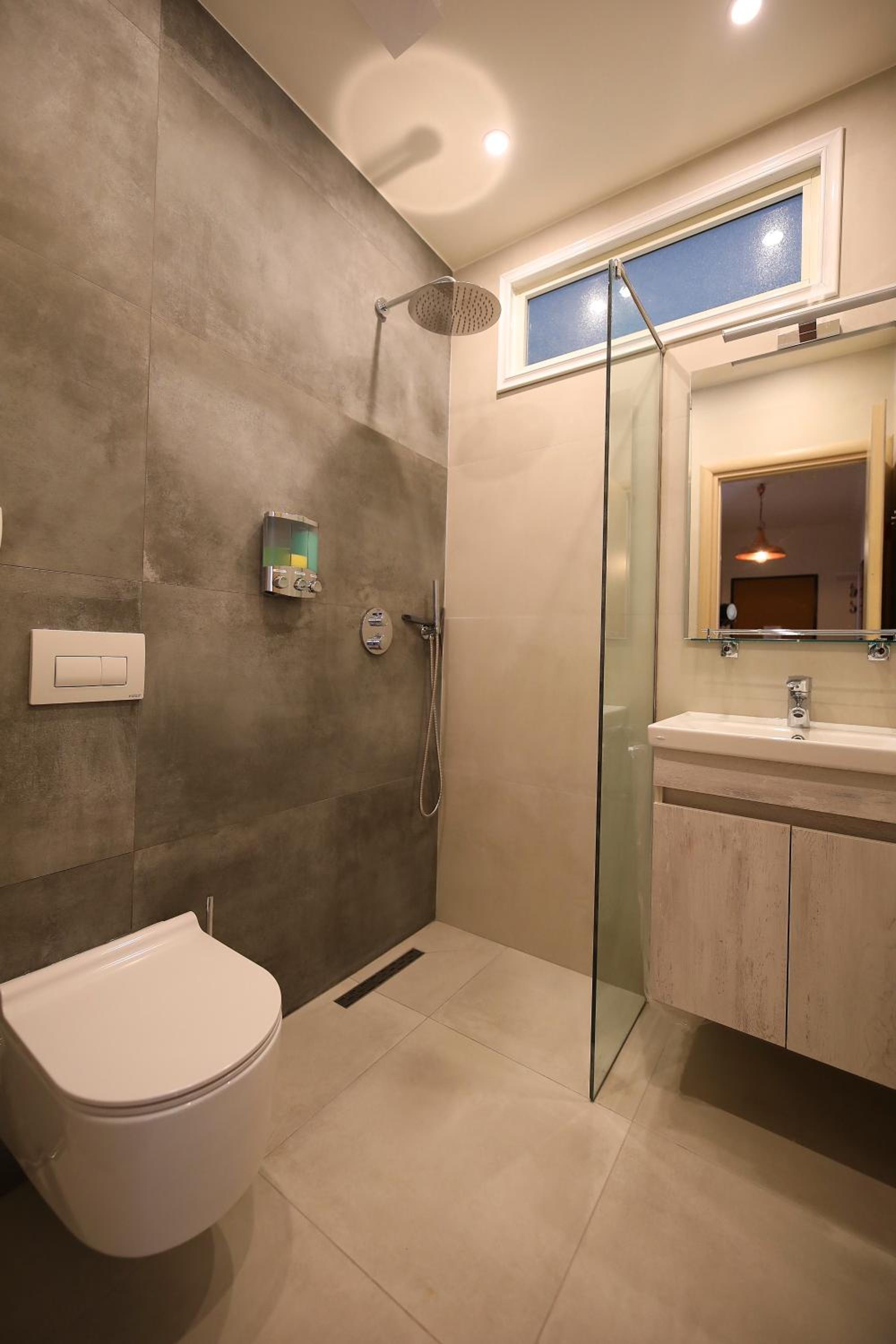 On the Beach (literally) stylish apartment with free P
