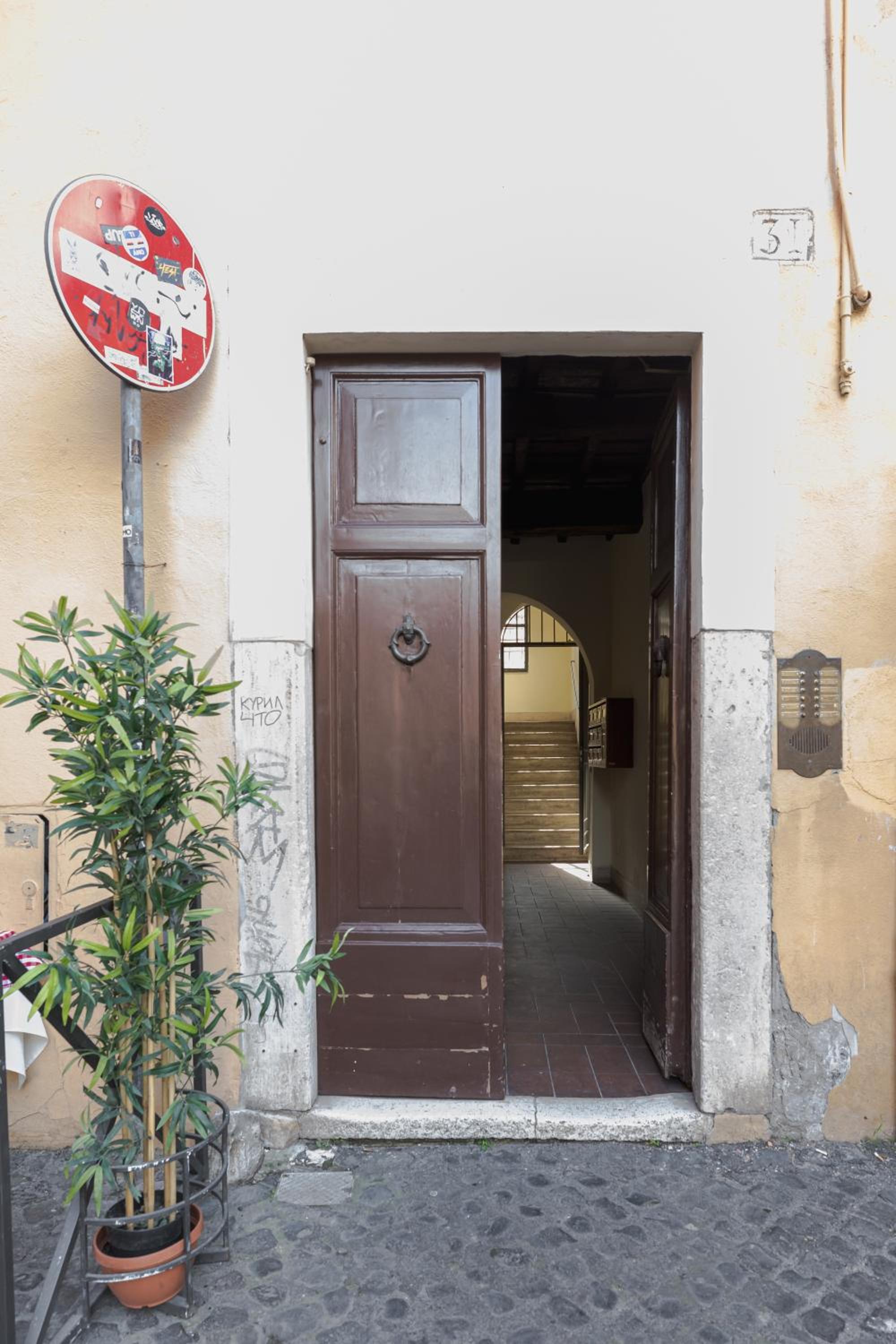 Amazing apartments with terrace or rooftop in Trastevere