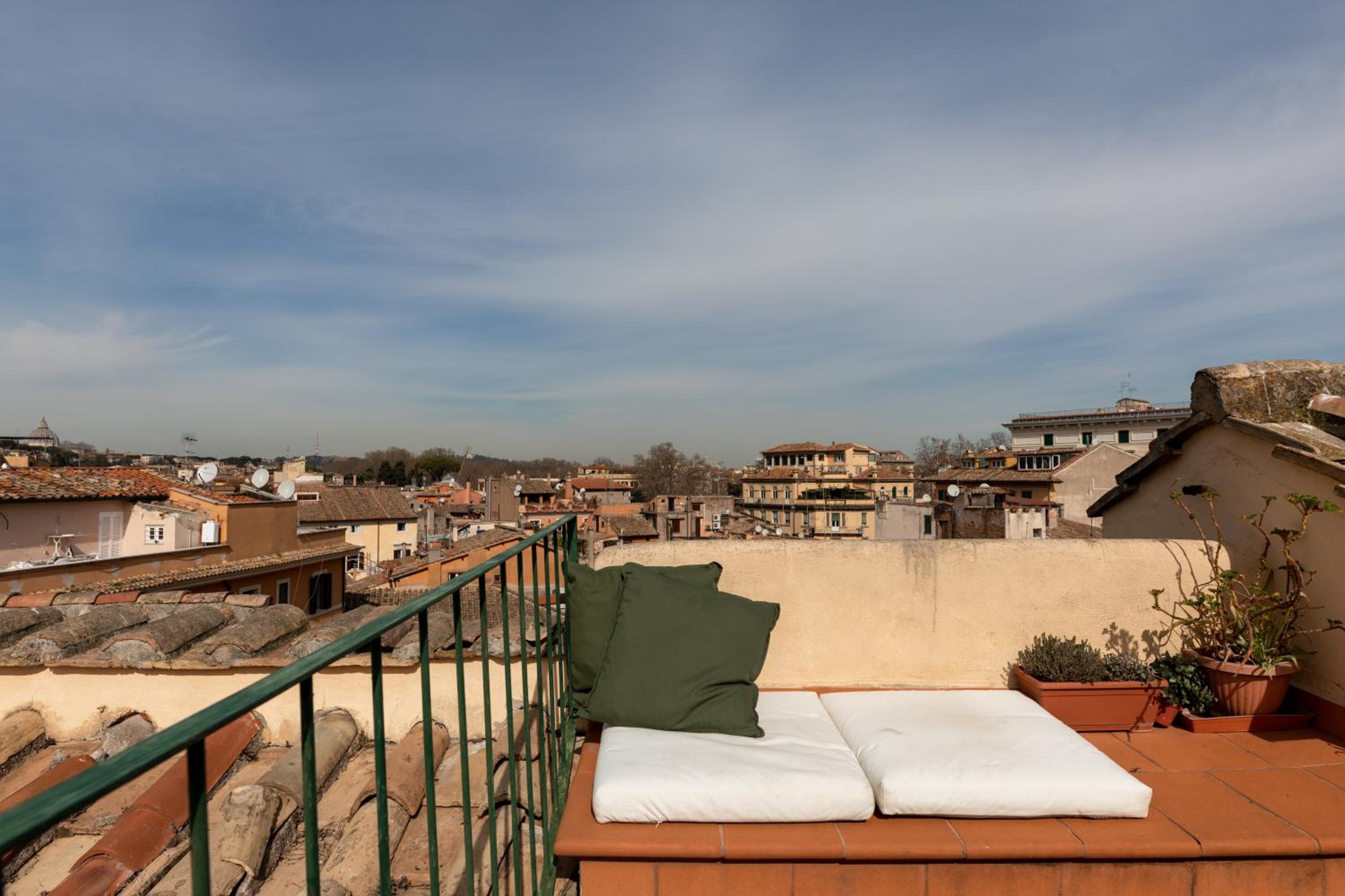 Amazing apartments with terrace or rooftop in Trastevere
