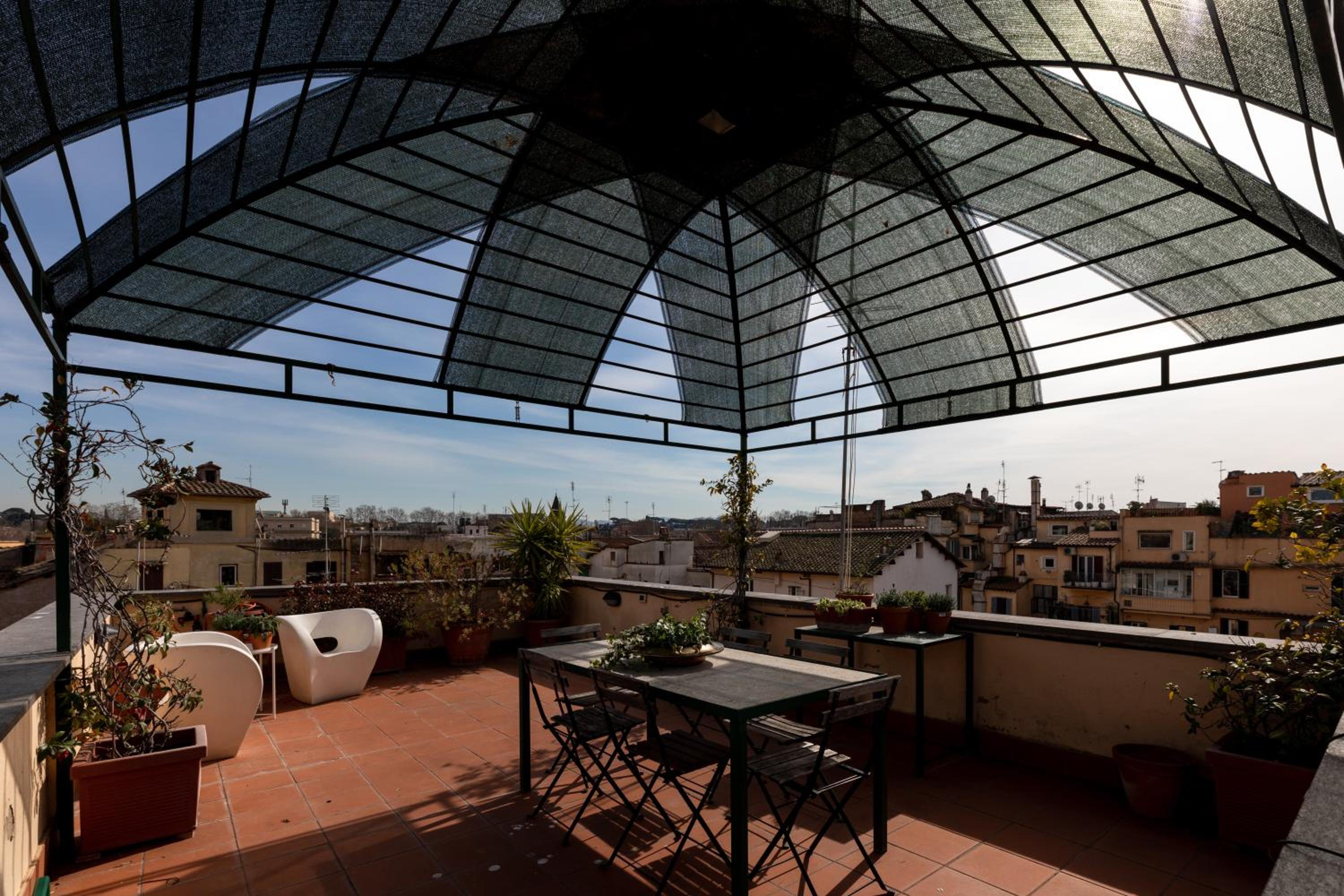 Amazing apartments with terrace or rooftop in Trastevere