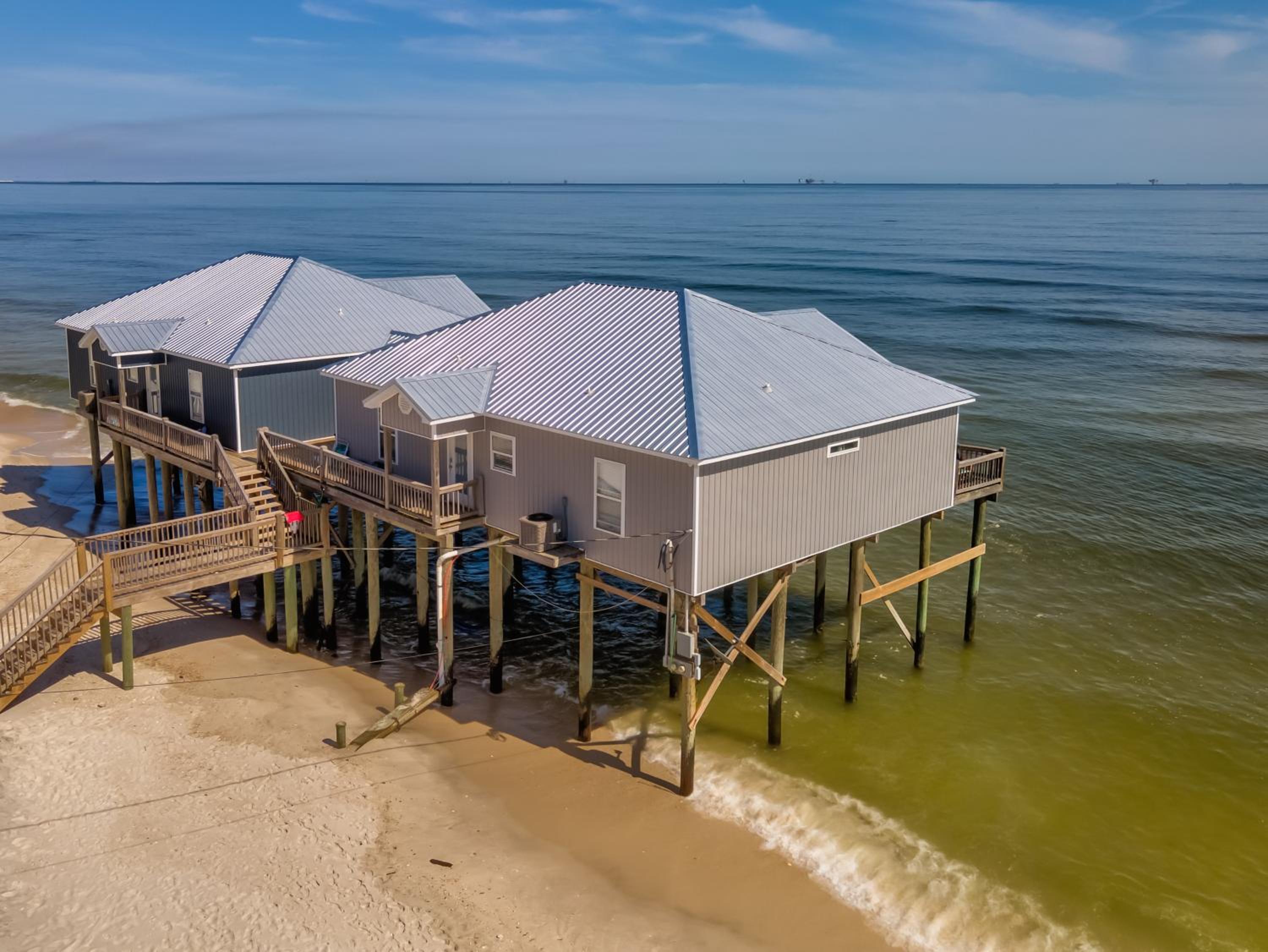 Rainbows End - GULF FRONT! Enjoy the sun on your shoulders while you laze on the deck, home view 2