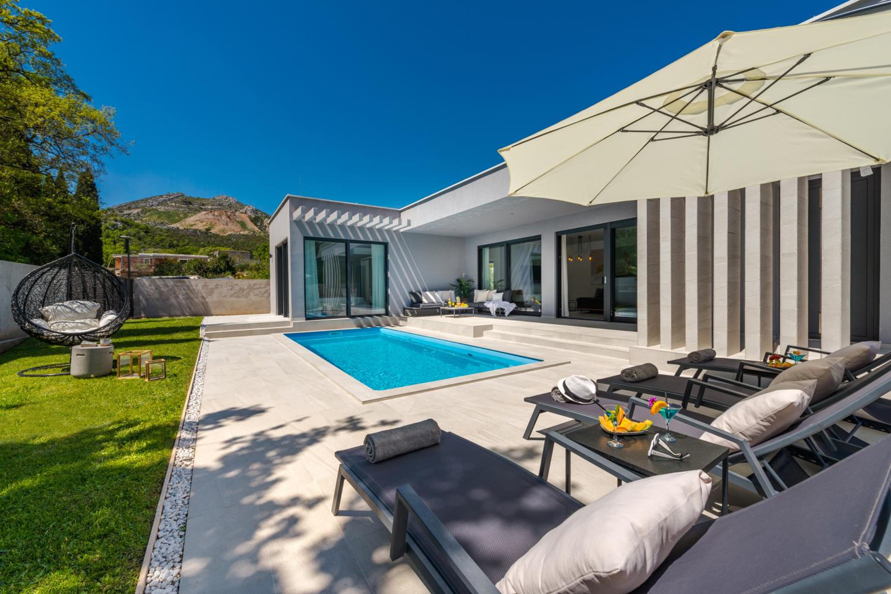 Villa Oasis - Your luxury home away from home view 2