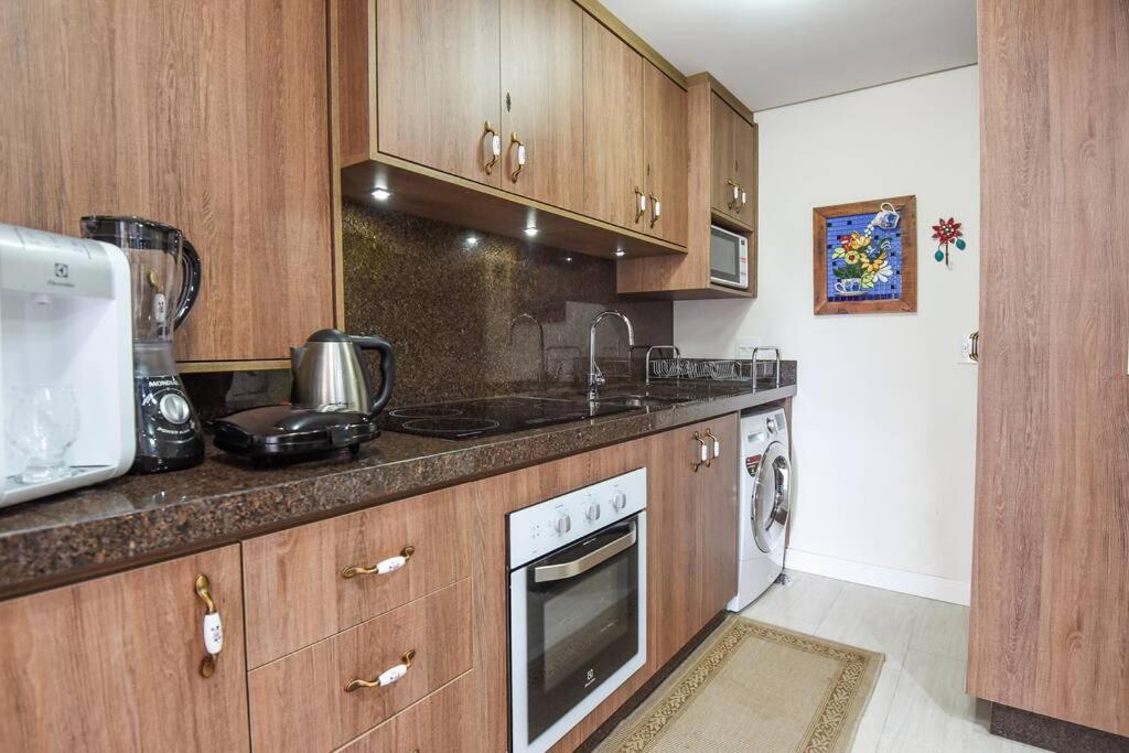 APARTAMENTO COMPLETO NO CORAÇAO DE GRAMADO view 5