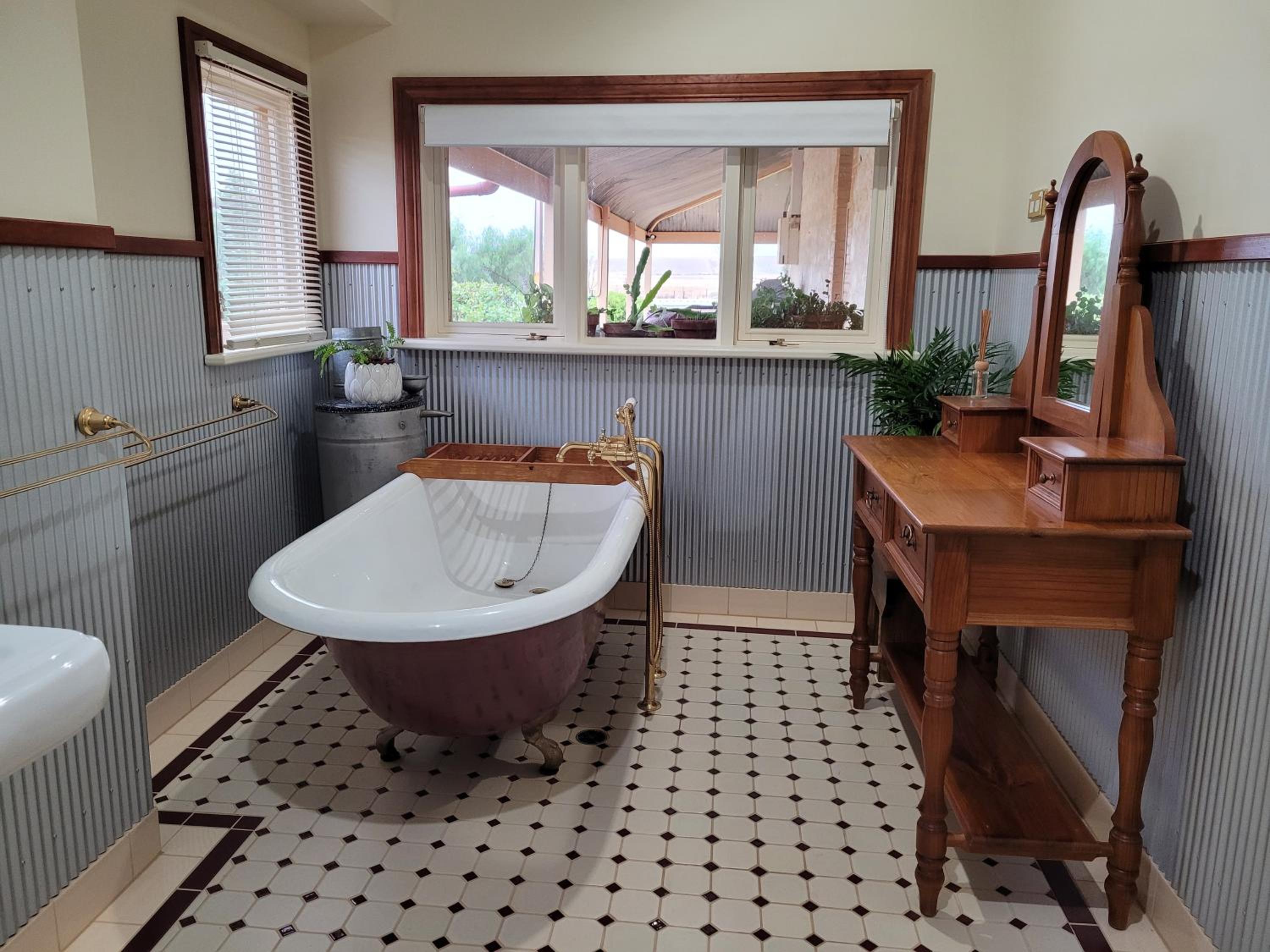 Sunset Ridge Accommodation -Rockville Homestead