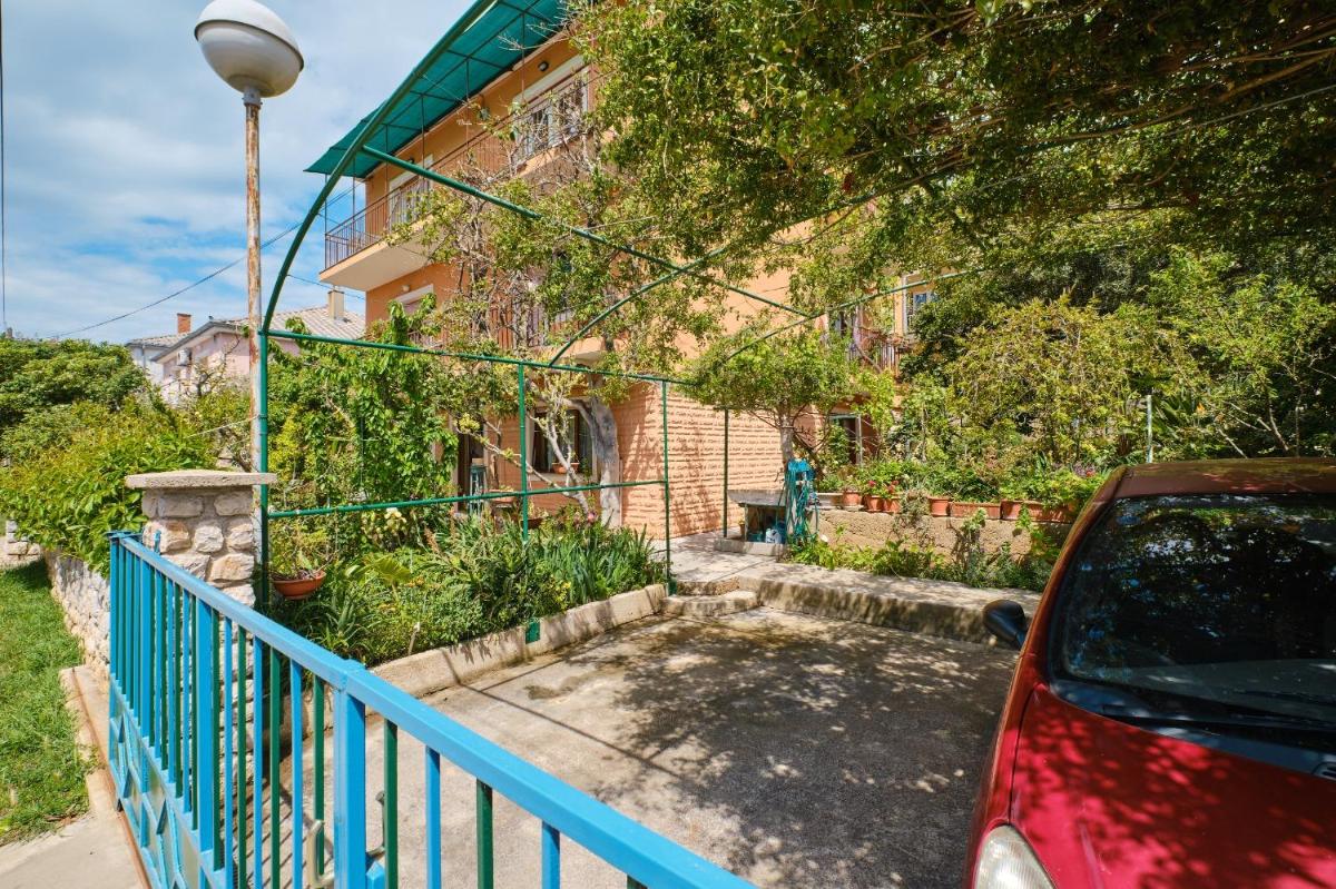 Apartment Giuseppe- green terrace view 4