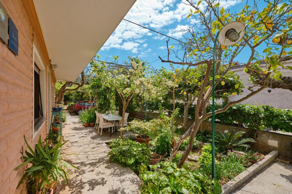 Apartment Giuseppe- green terrace view 5