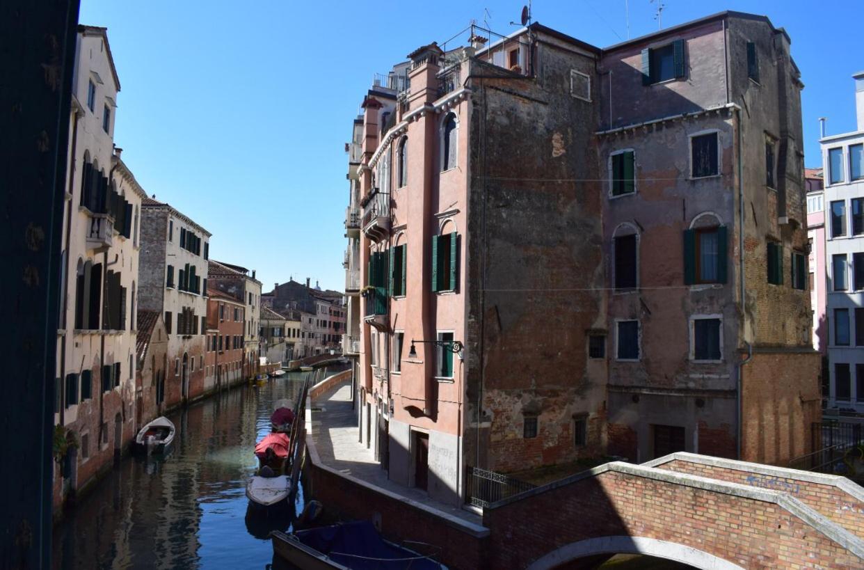 Mezzanino on canal