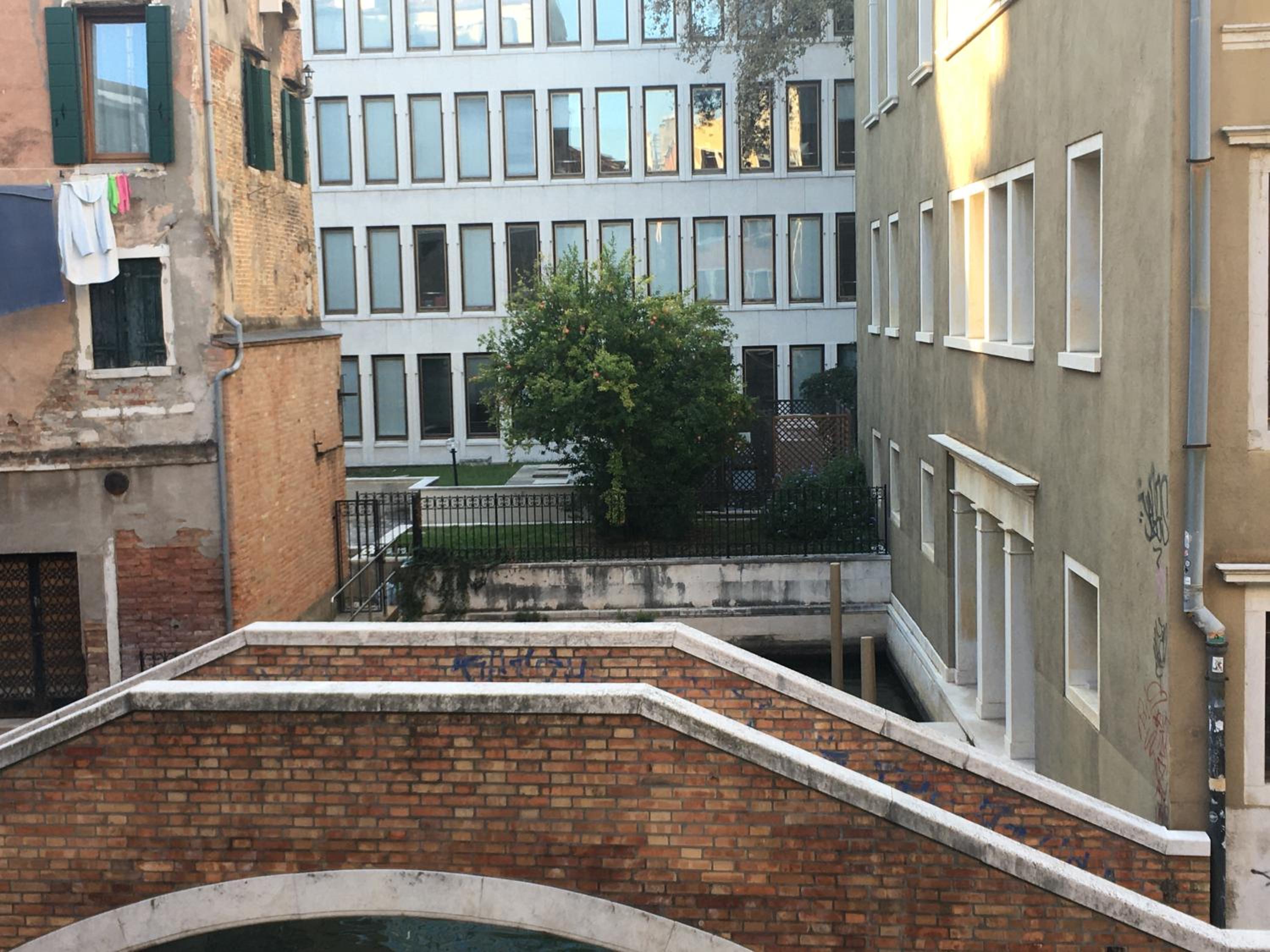 Mezzanino on canal