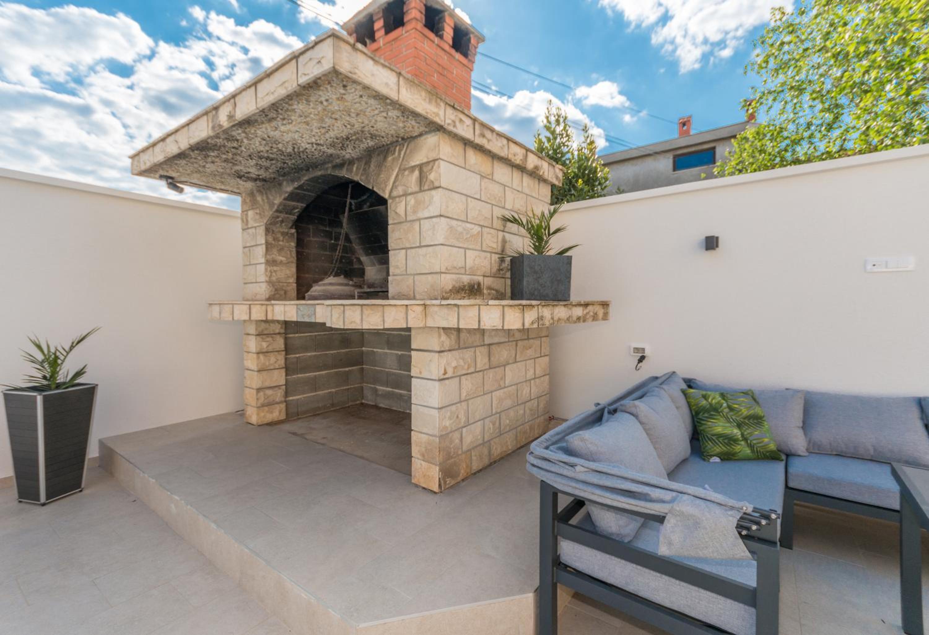 Hotel Apartment Jakov with a pool - Image 1