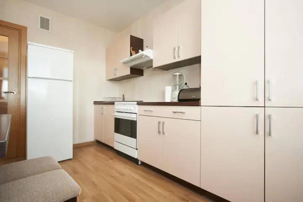 Cozy private room in a three room apartment Free parking Feel like at home