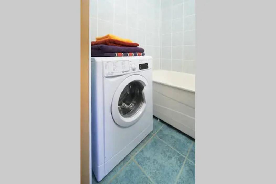 Cozy private room in a three room apartment Free parking Feel like at home