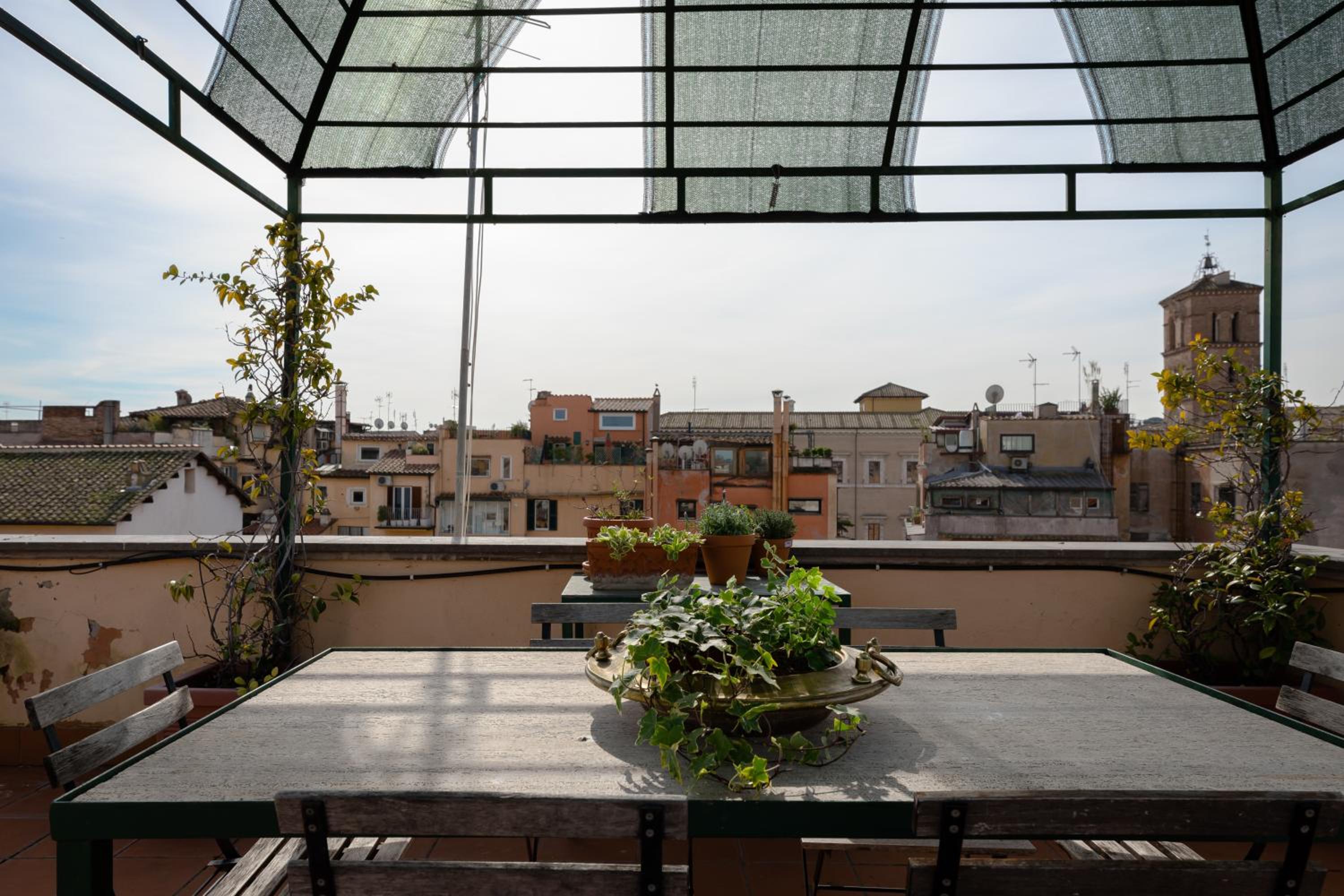 Amazing apartments with terrace or rooftop in Trastevere